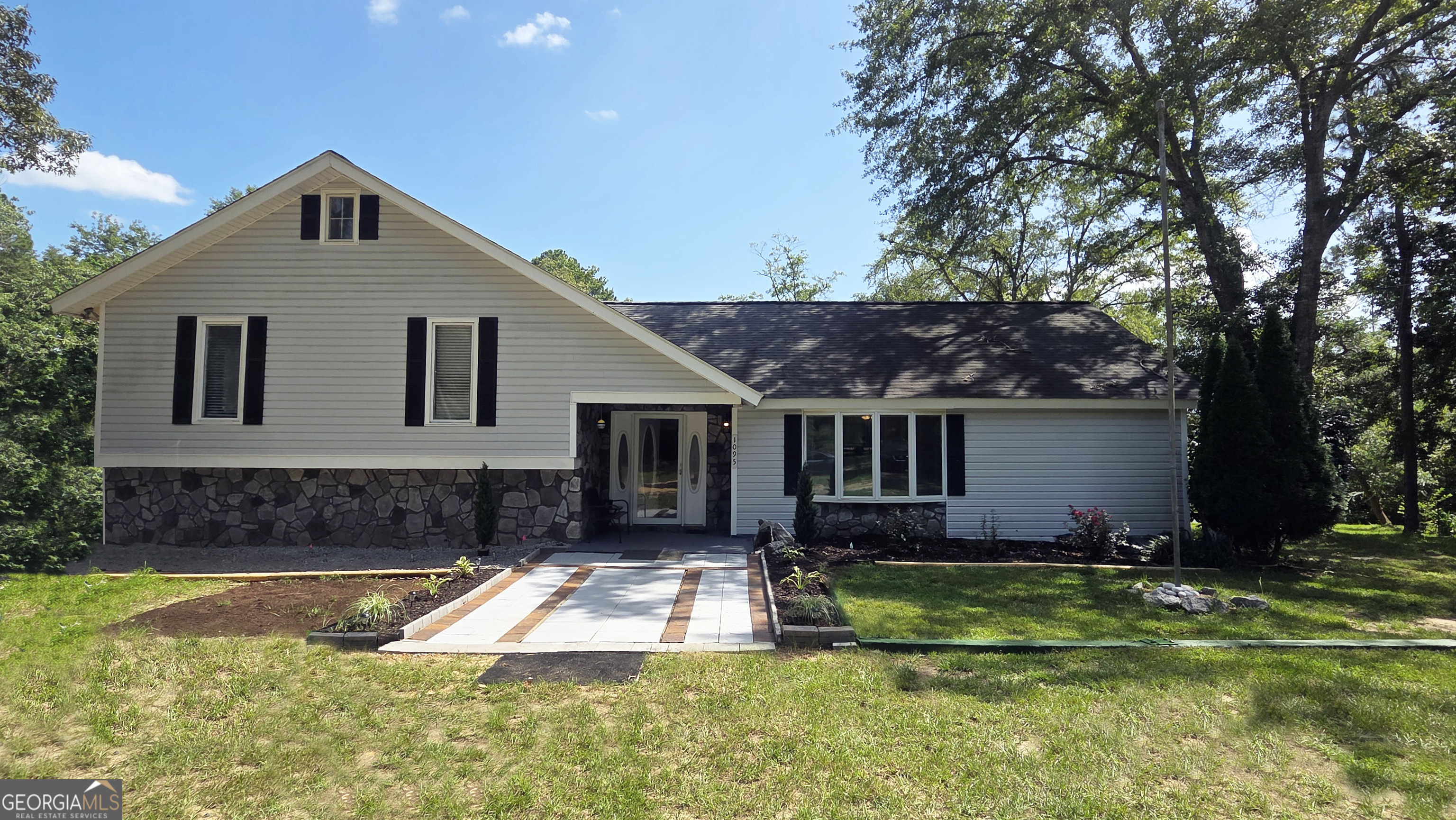 1095 Jacksonville Highway Property Photo 1