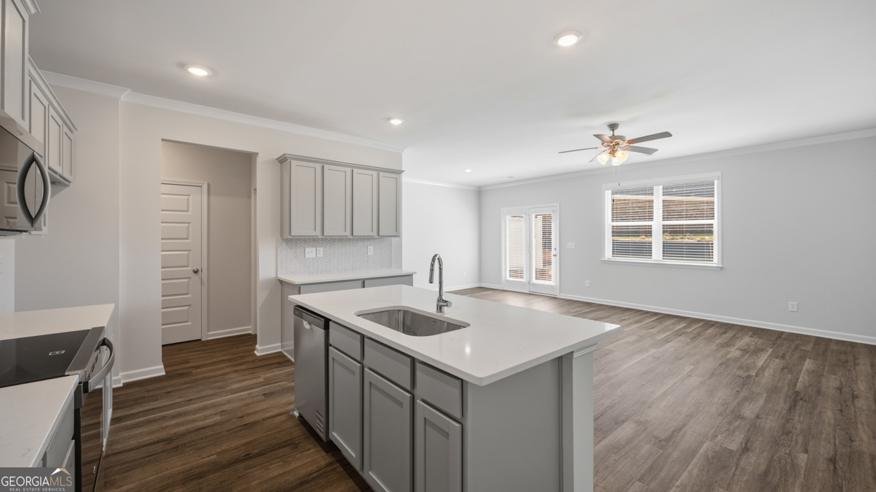 1410 Gray Branch Drive Property Photo 3