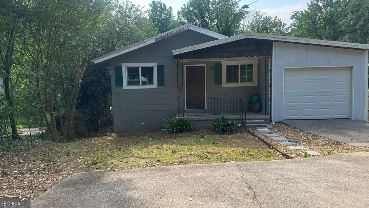 2812 Maple Road Se Property Photo 2
