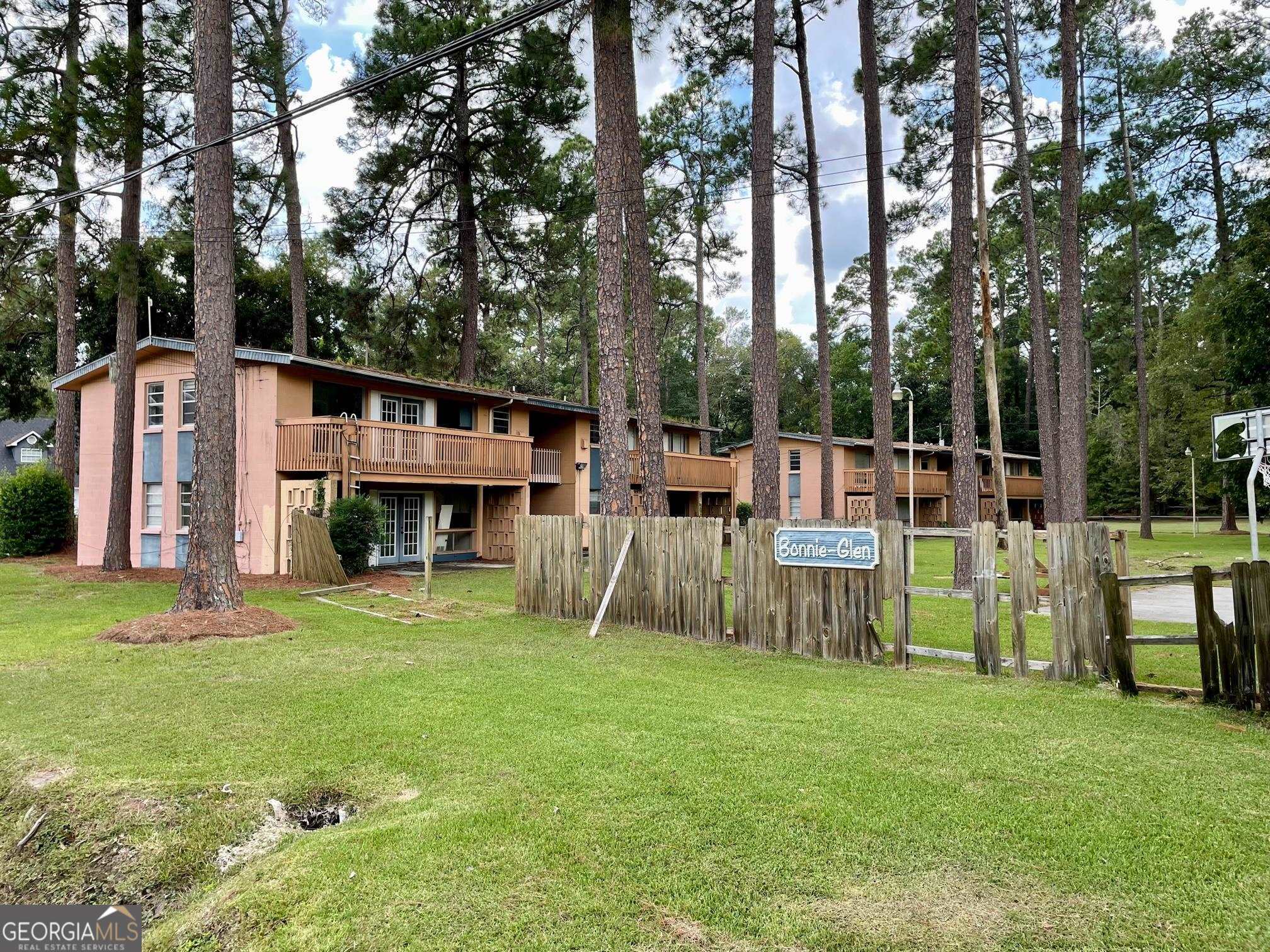 510 S College Street Property Photo 1