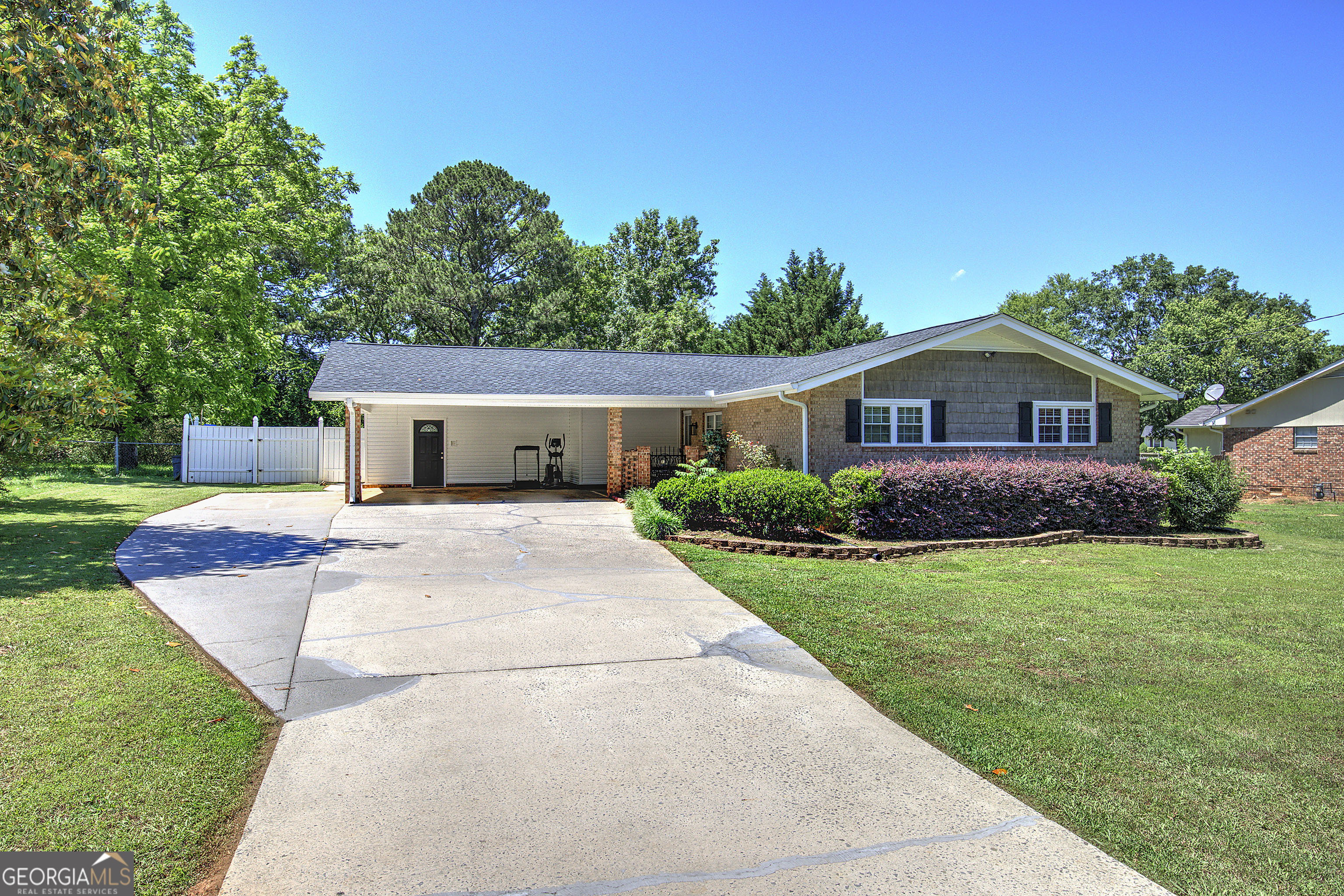 29 Woodcliffe Drive Ne Property Photo 1