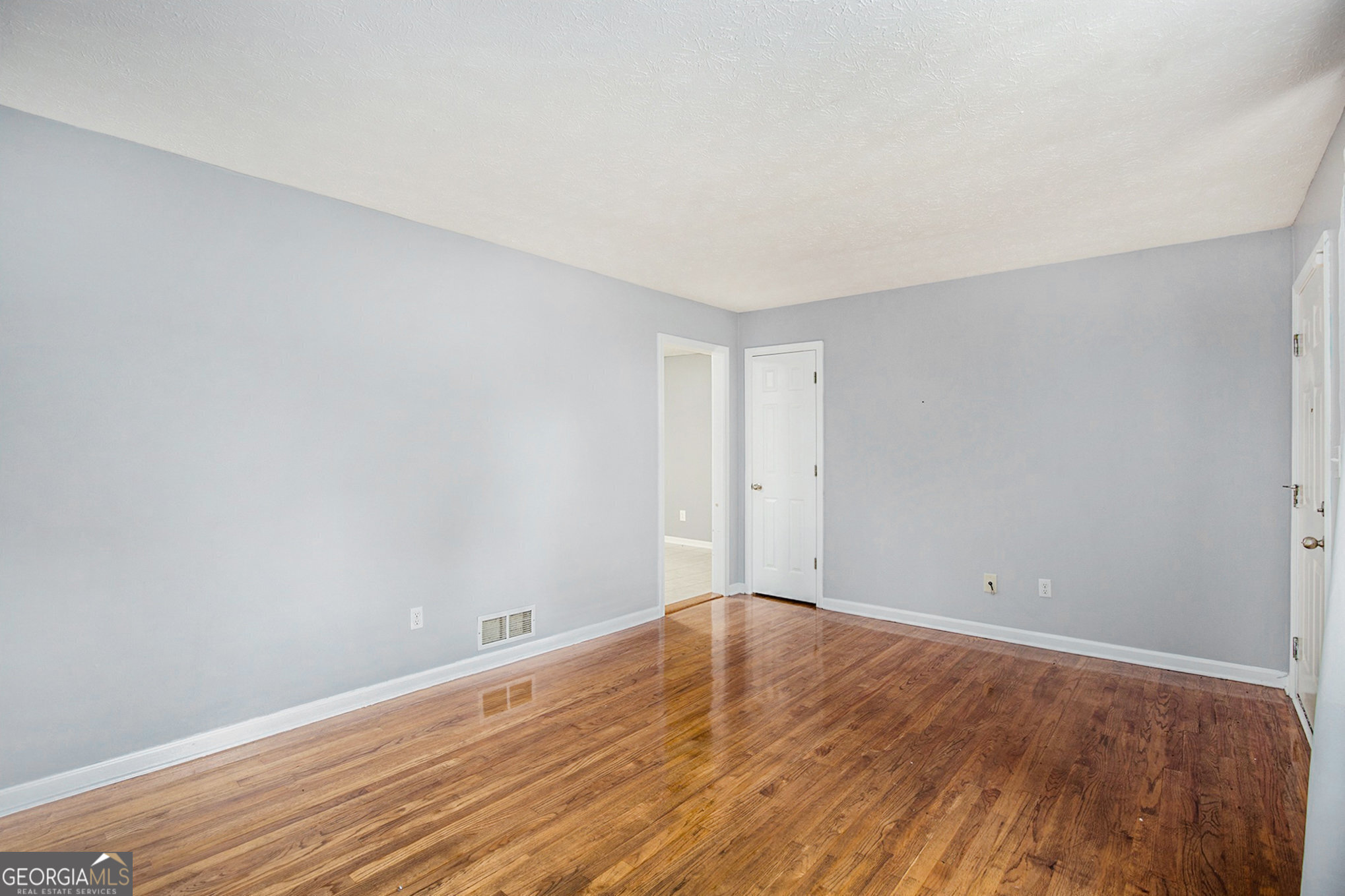 734 Meadowlark Drive Property Photo 4
