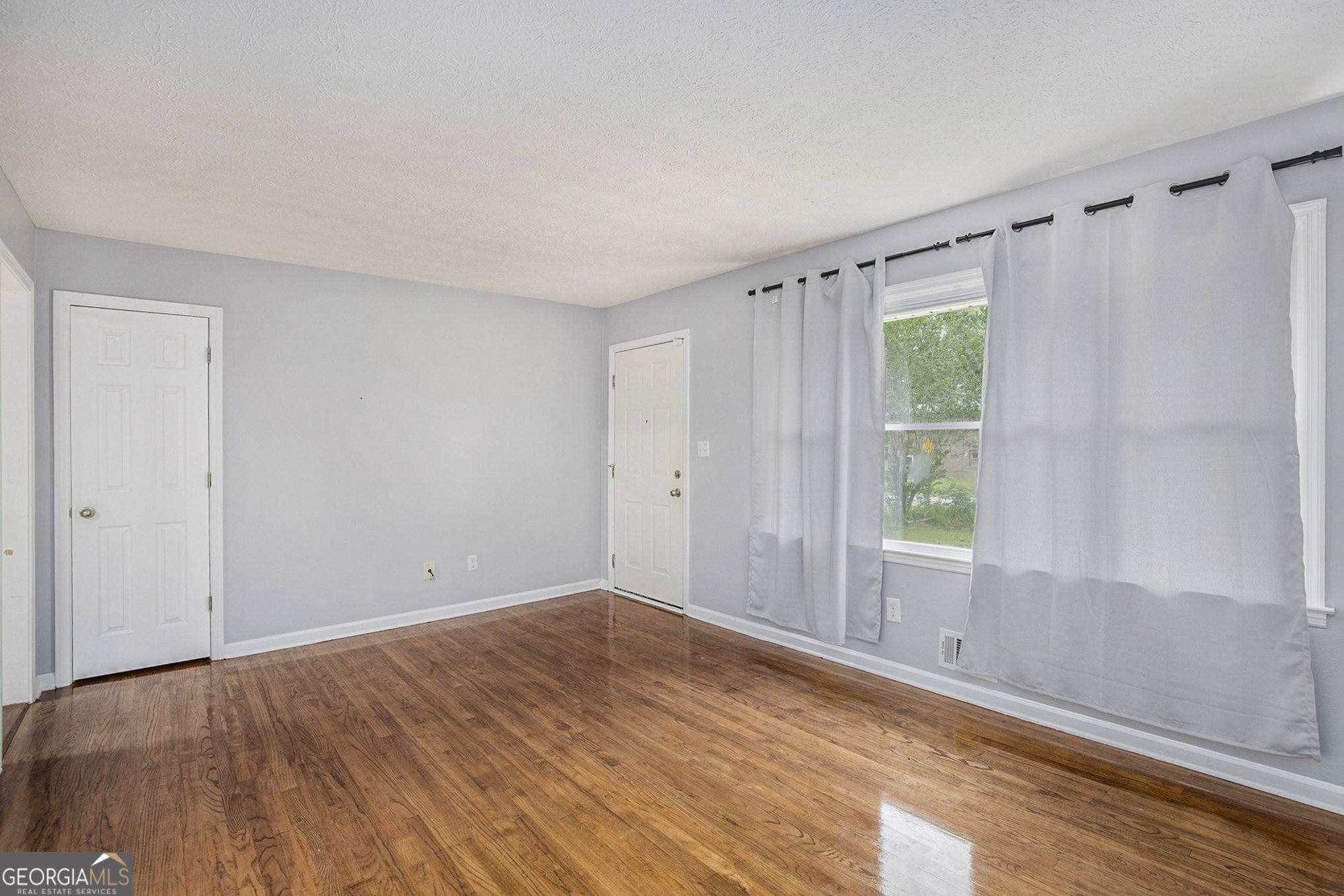 734 Meadowlark Drive Property Photo 5
