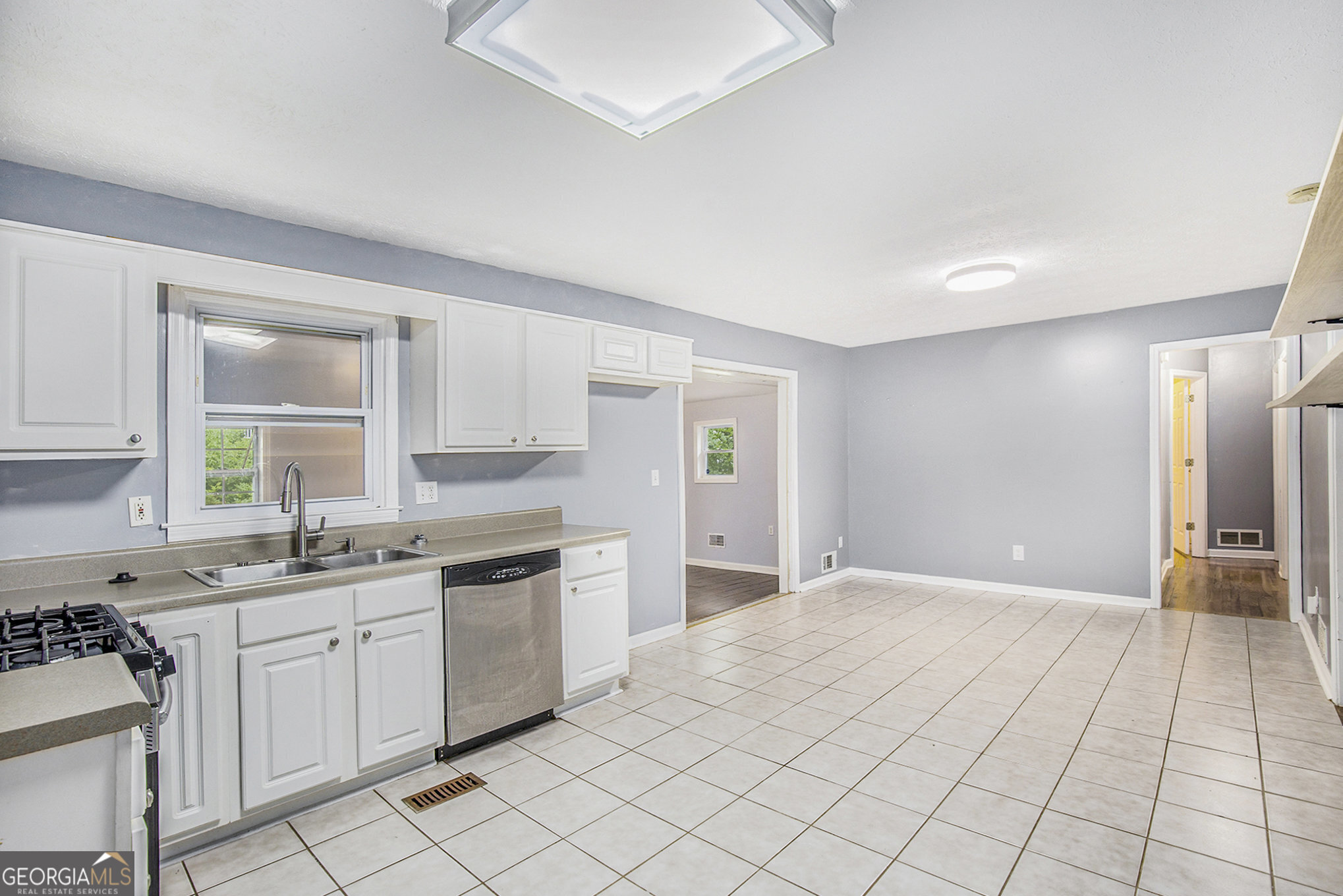 734 Meadowlark Drive Property Photo 9