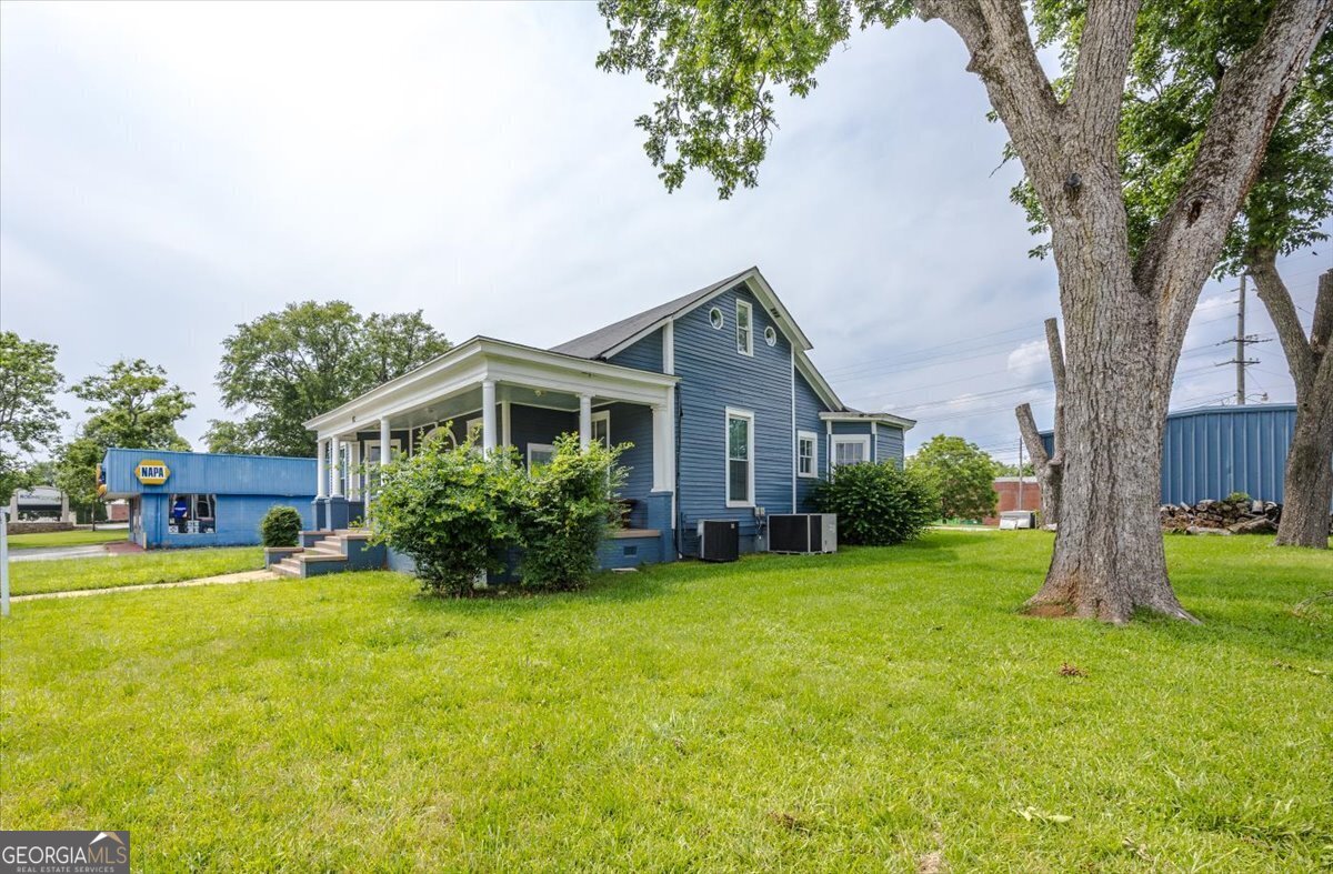 102 E Johnston Street Property Photo 3