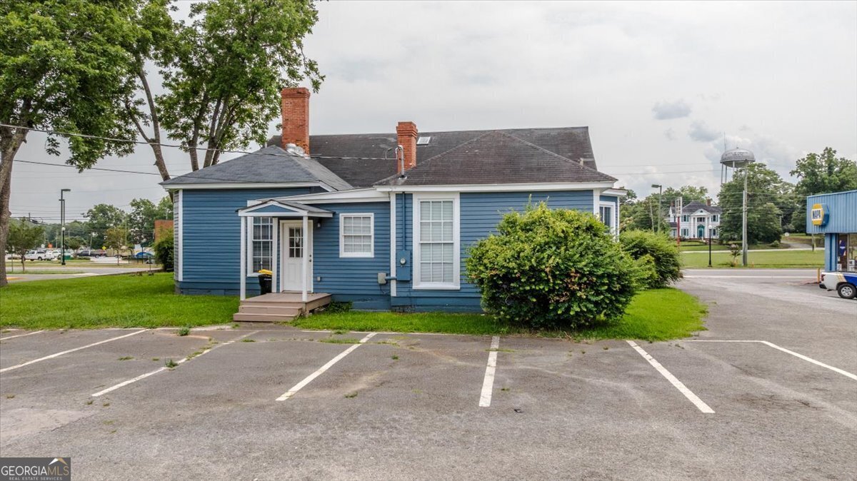 102 E Johnston Street Property Photo 4