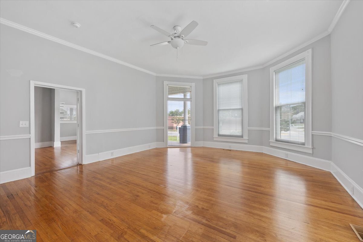 102 E Johnston Street Property Photo 10
