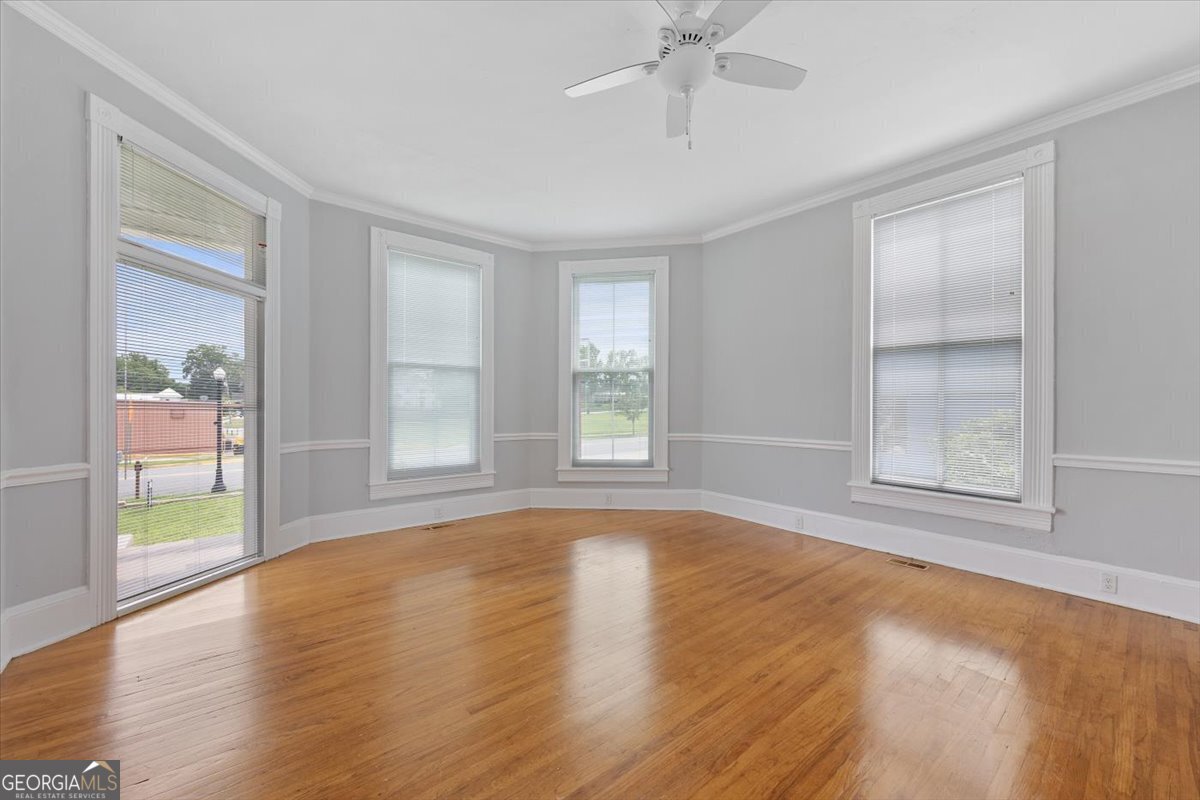 102 E Johnston Street Property Photo 12