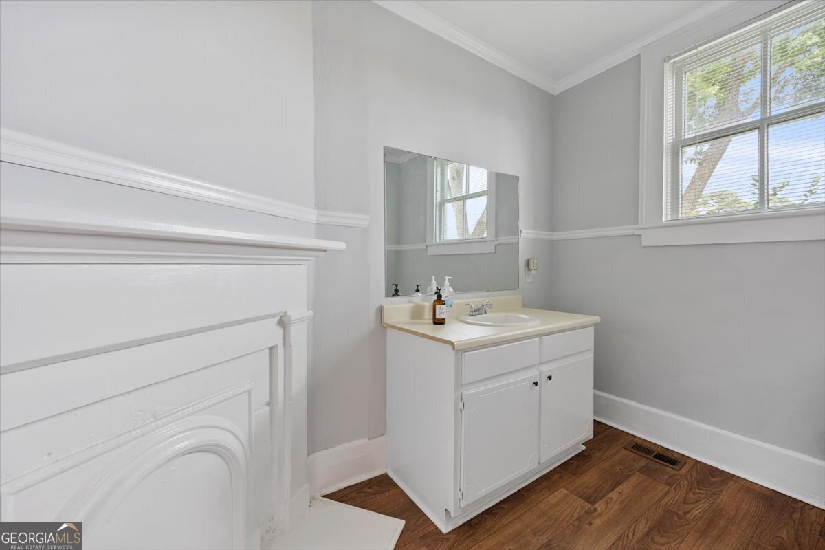 102 E Johnston Street Property Photo 17