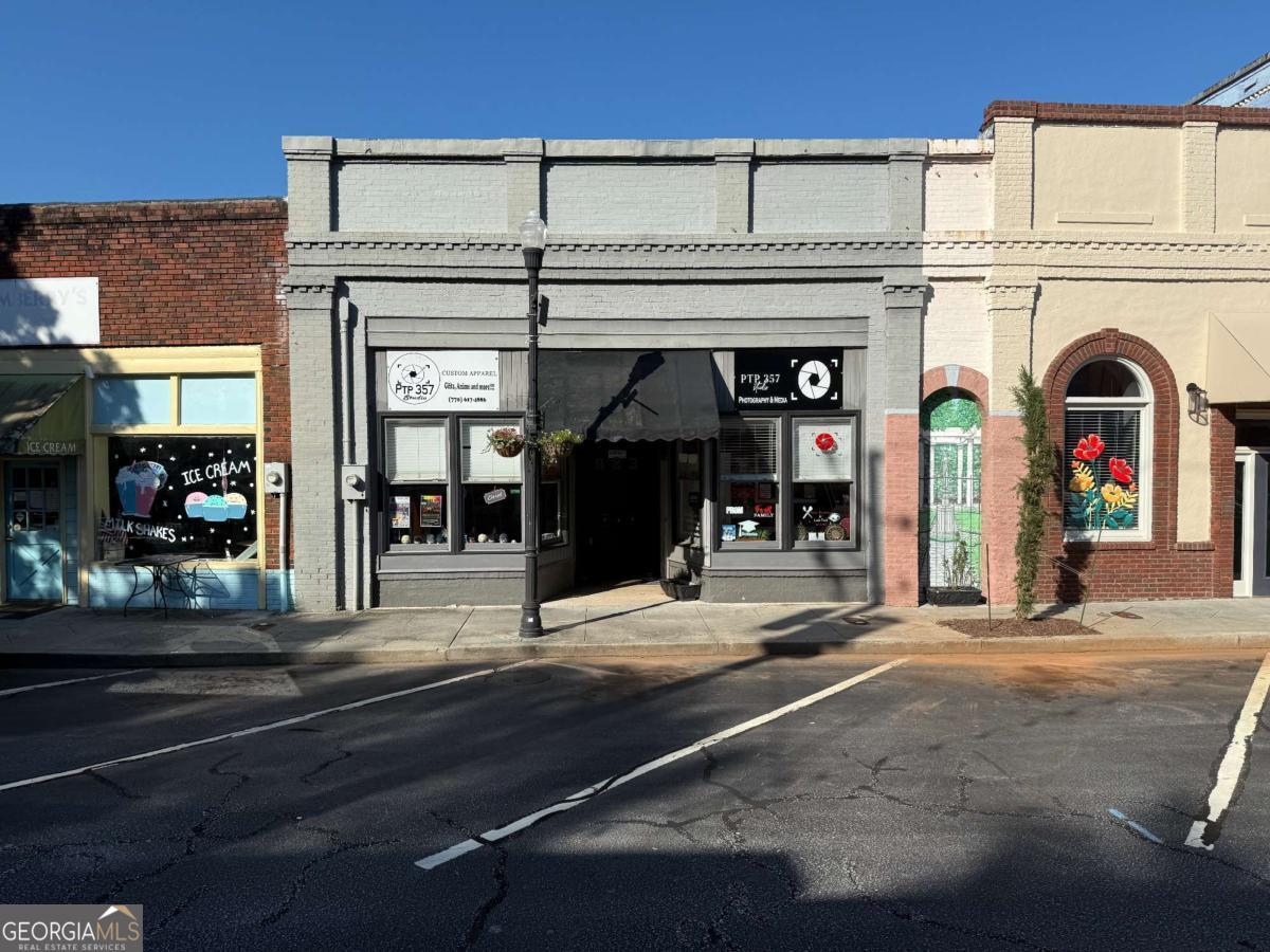 923 Commercial Street Ne Property Photo 1