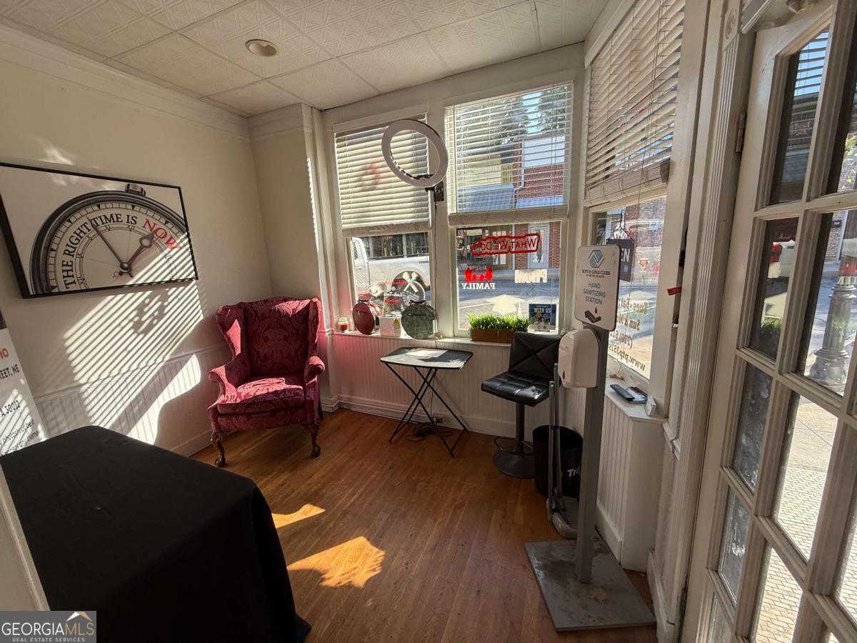 923 Commercial Street Ne Property Photo 5