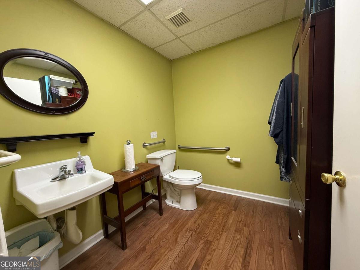 923 Commercial Street Ne Property Photo 16