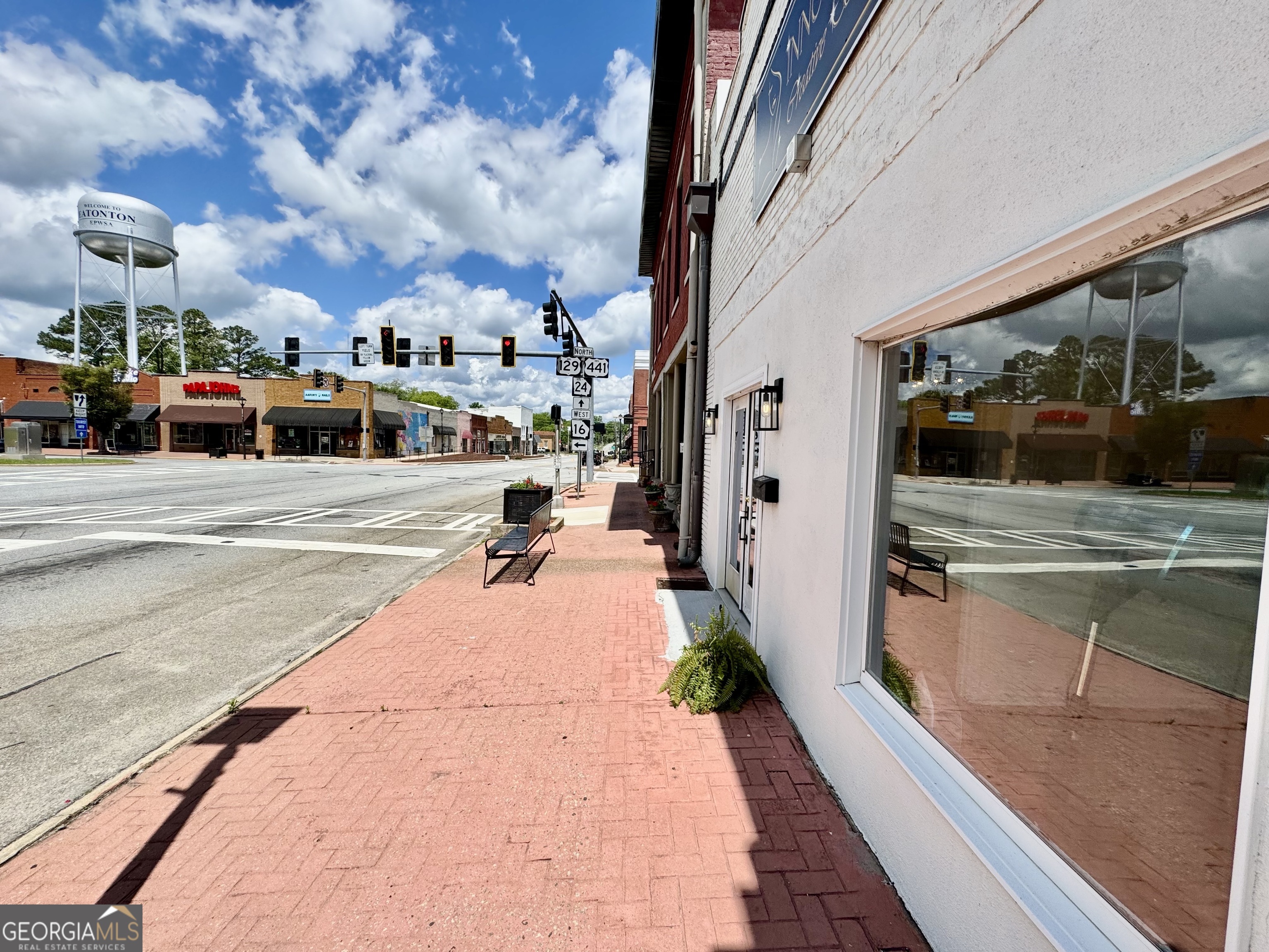 105 S Jefferson Avenue Property Photo 3