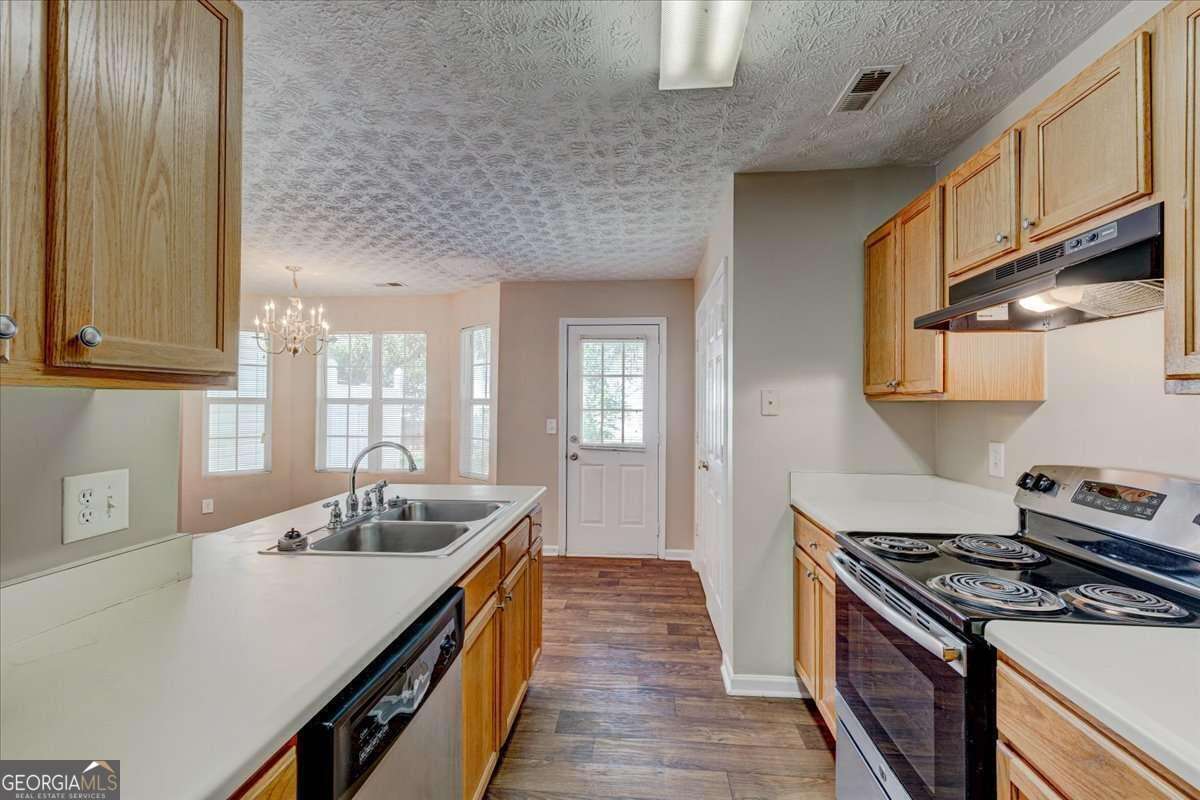 2289 Strathmoor Manor Drive Property Photo 10