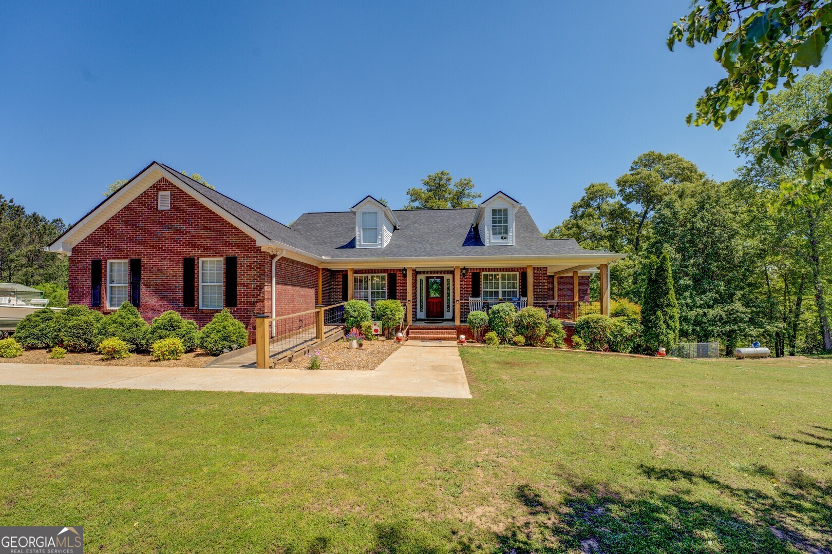 637 Lakeview Drive