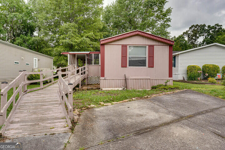 87 Cambridge Circle Property Photo 1