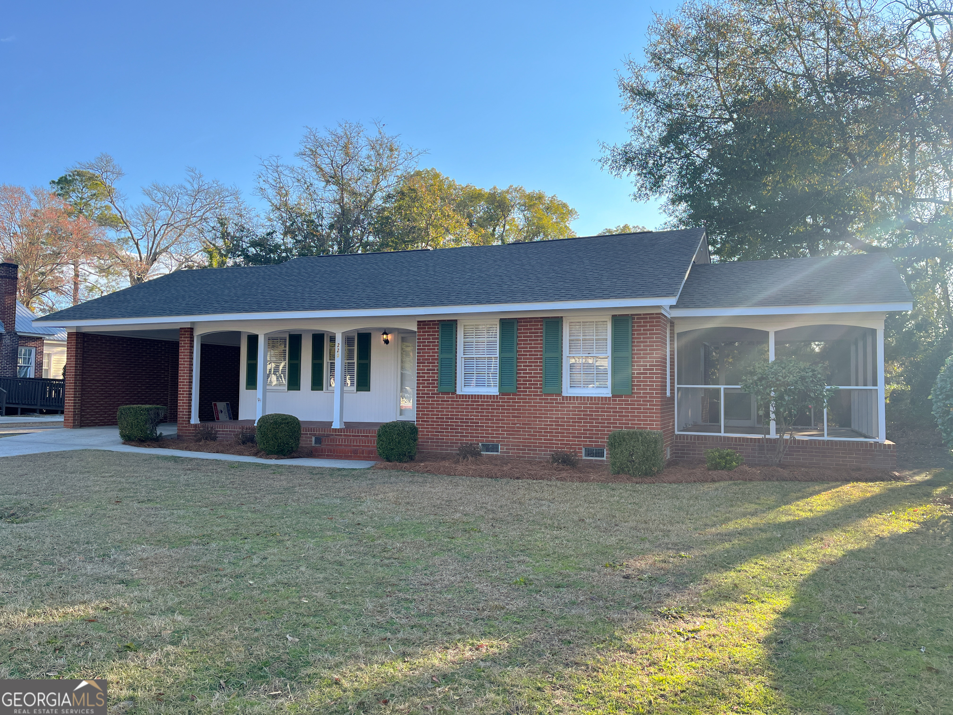 220 S Zetterower Avenue Property Photo 2