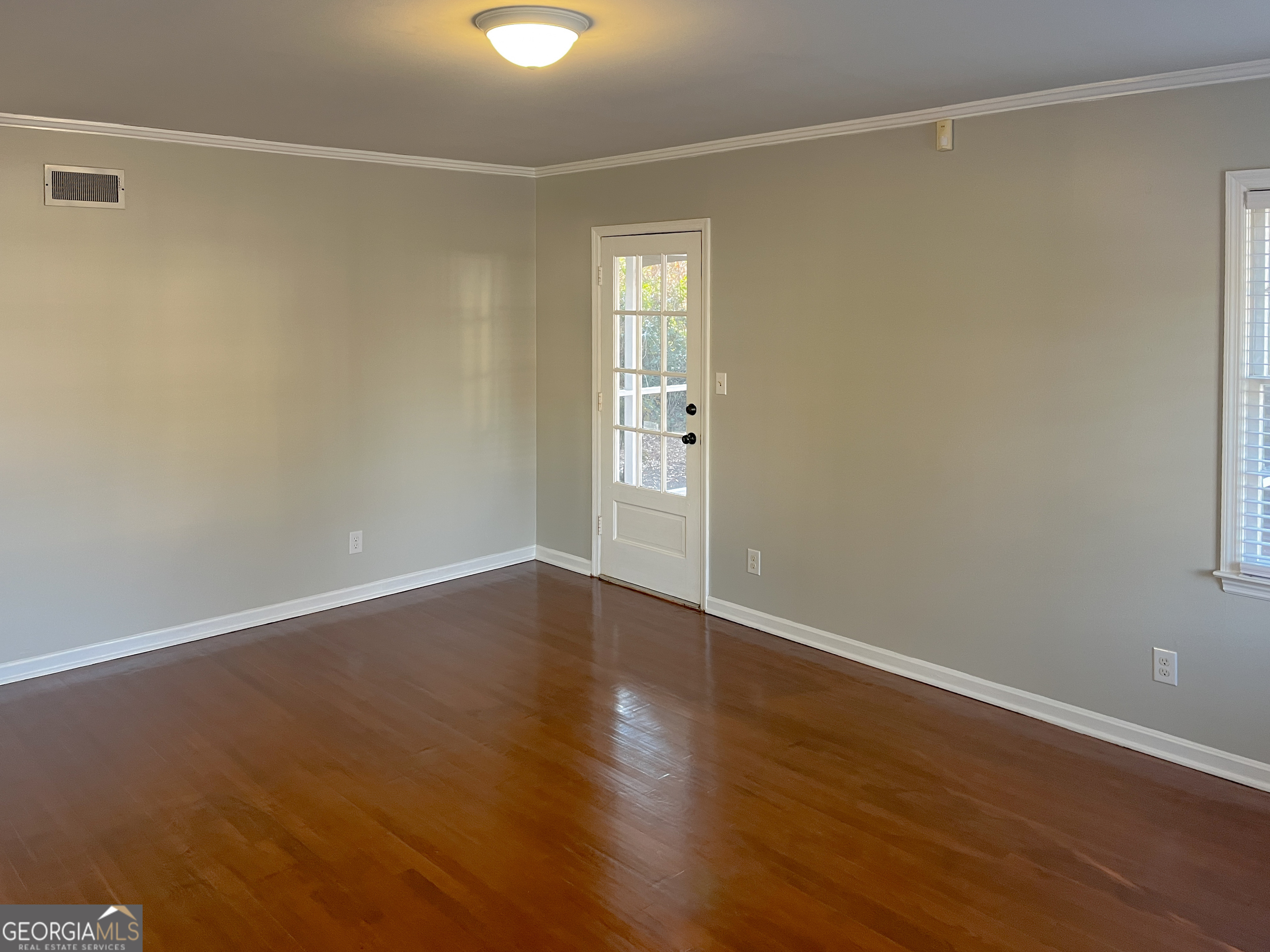 220 S Zetterower Avenue Property Photo 4