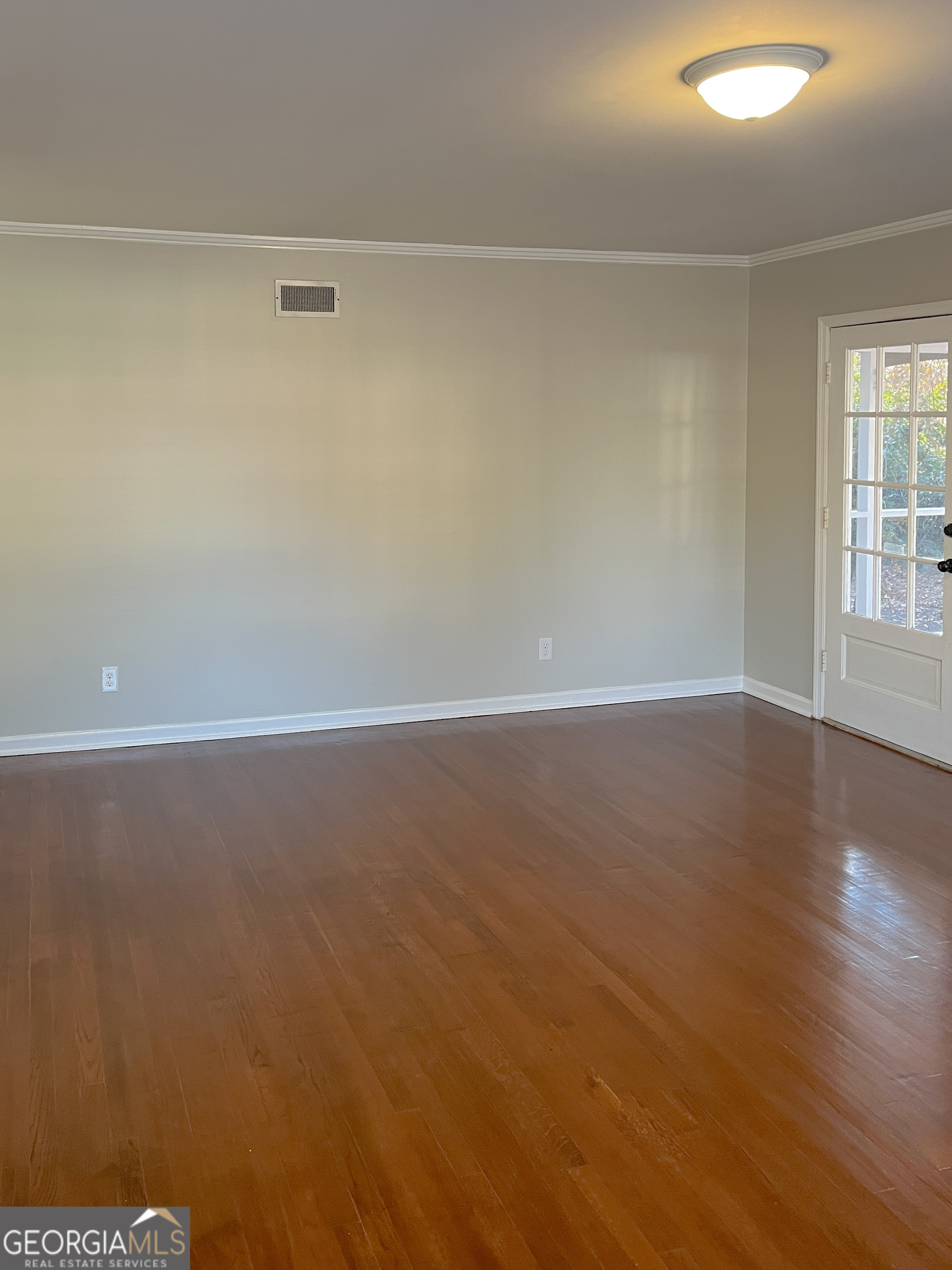 220 S Zetterower Avenue Property Photo 5