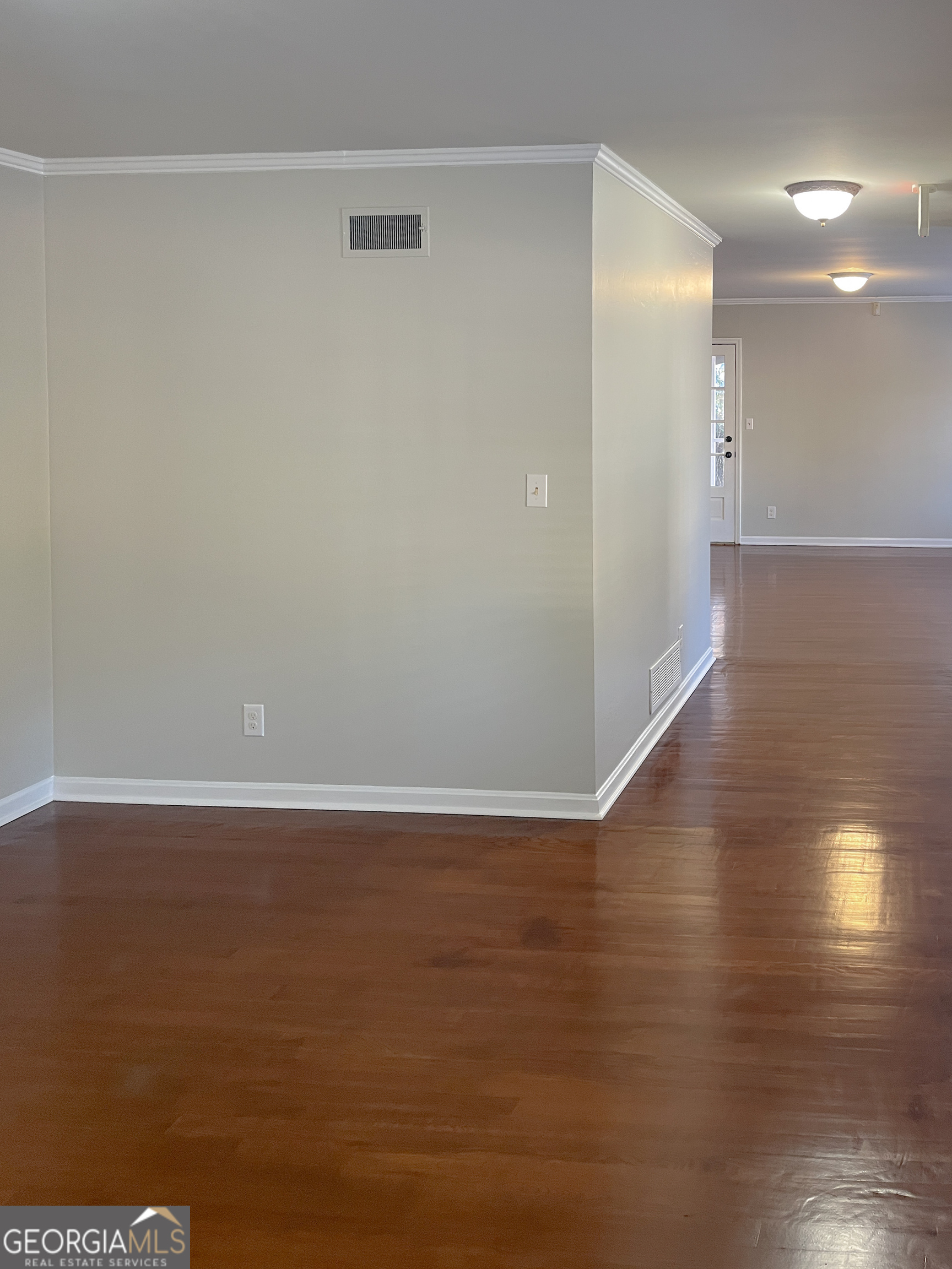 220 S Zetterower Avenue Property Photo 7