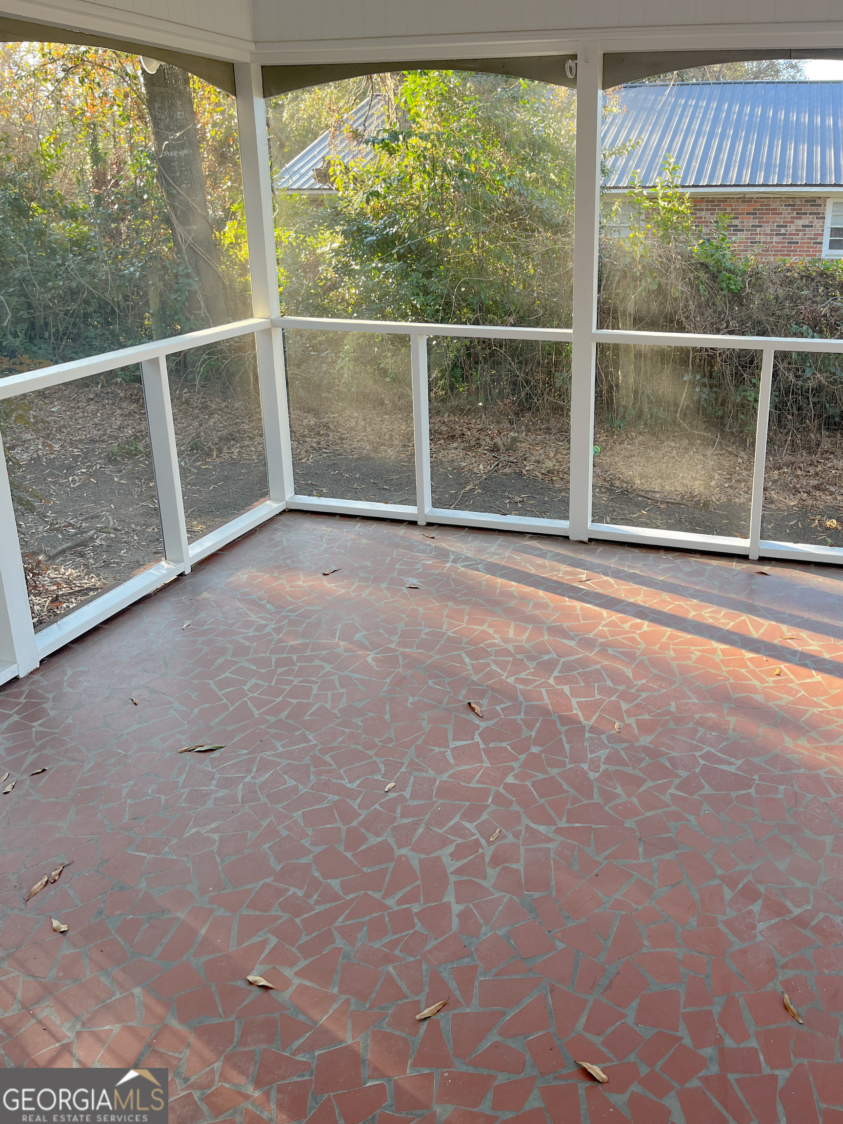 220 S Zetterower Avenue Property Photo 8