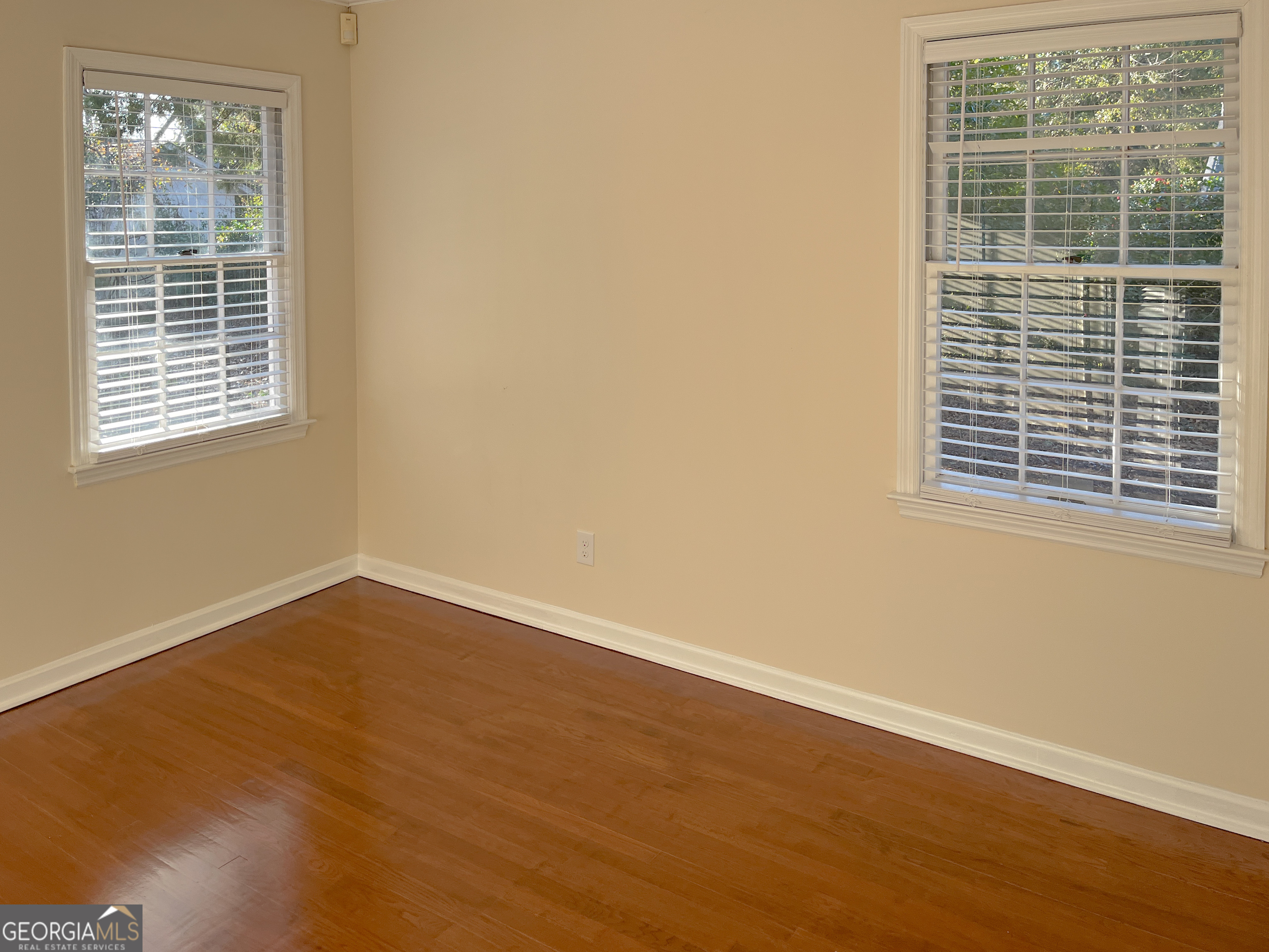 220 S Zetterower Avenue Property Photo 12