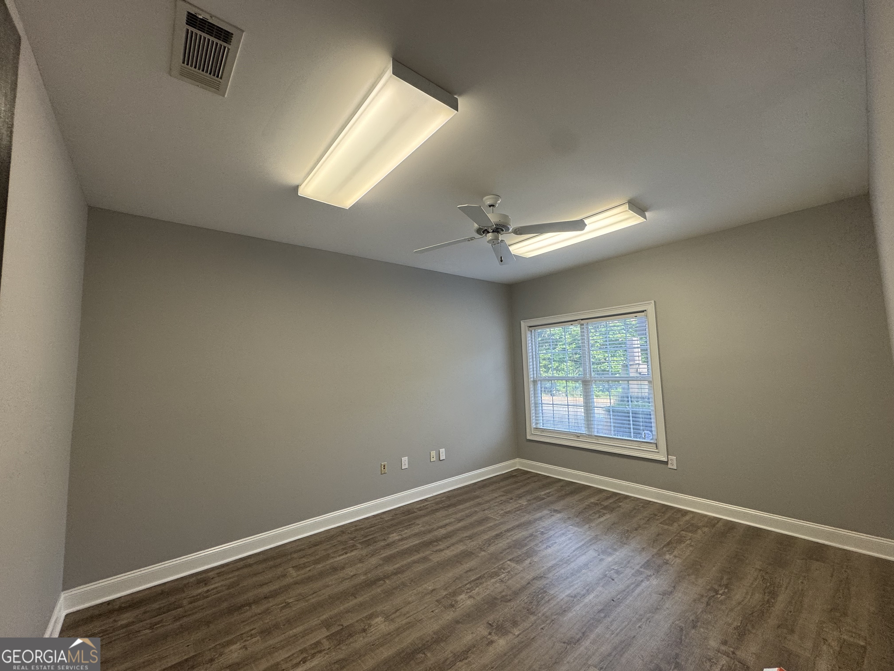 352 Corporate Center Court Property Photo 8