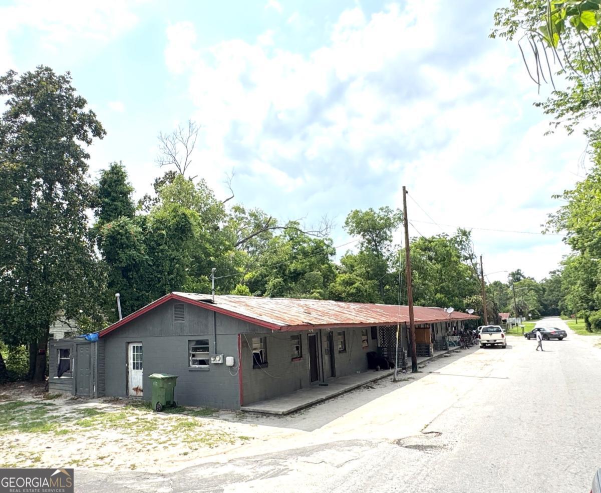 Apt E Oak Street Property Photo 1