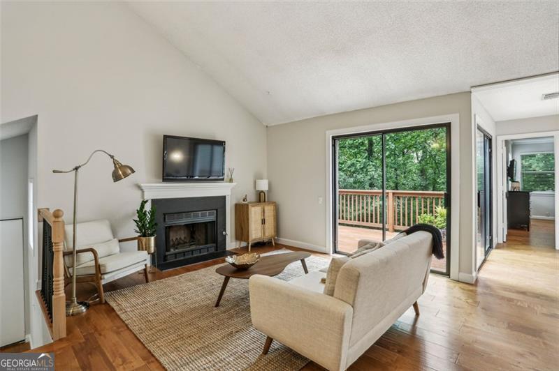 85 Dunwoody Springs Drive Property Photo 1
