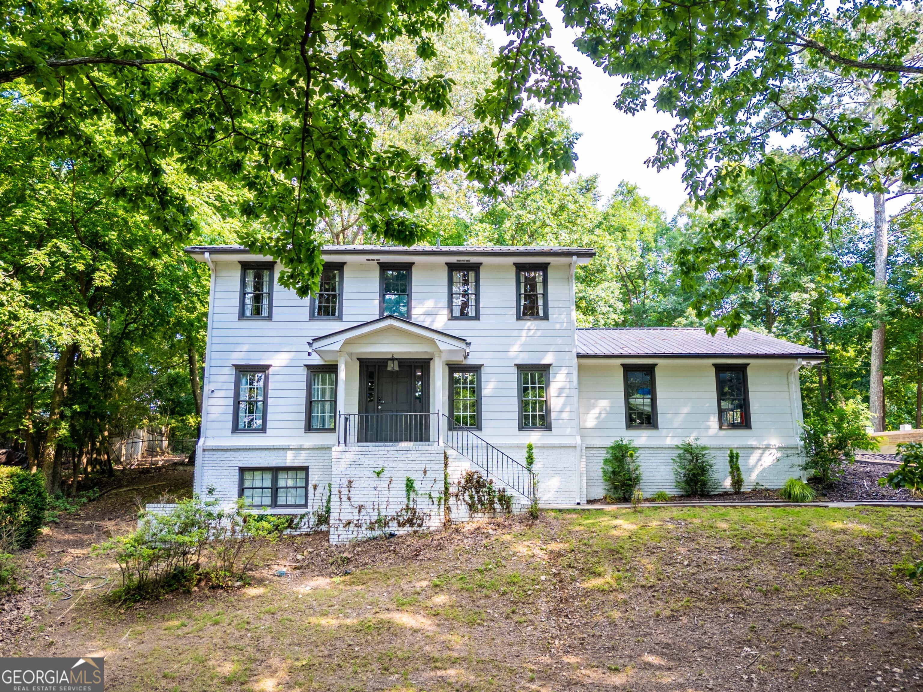 813 Lakeshore Drive Property Photo 1