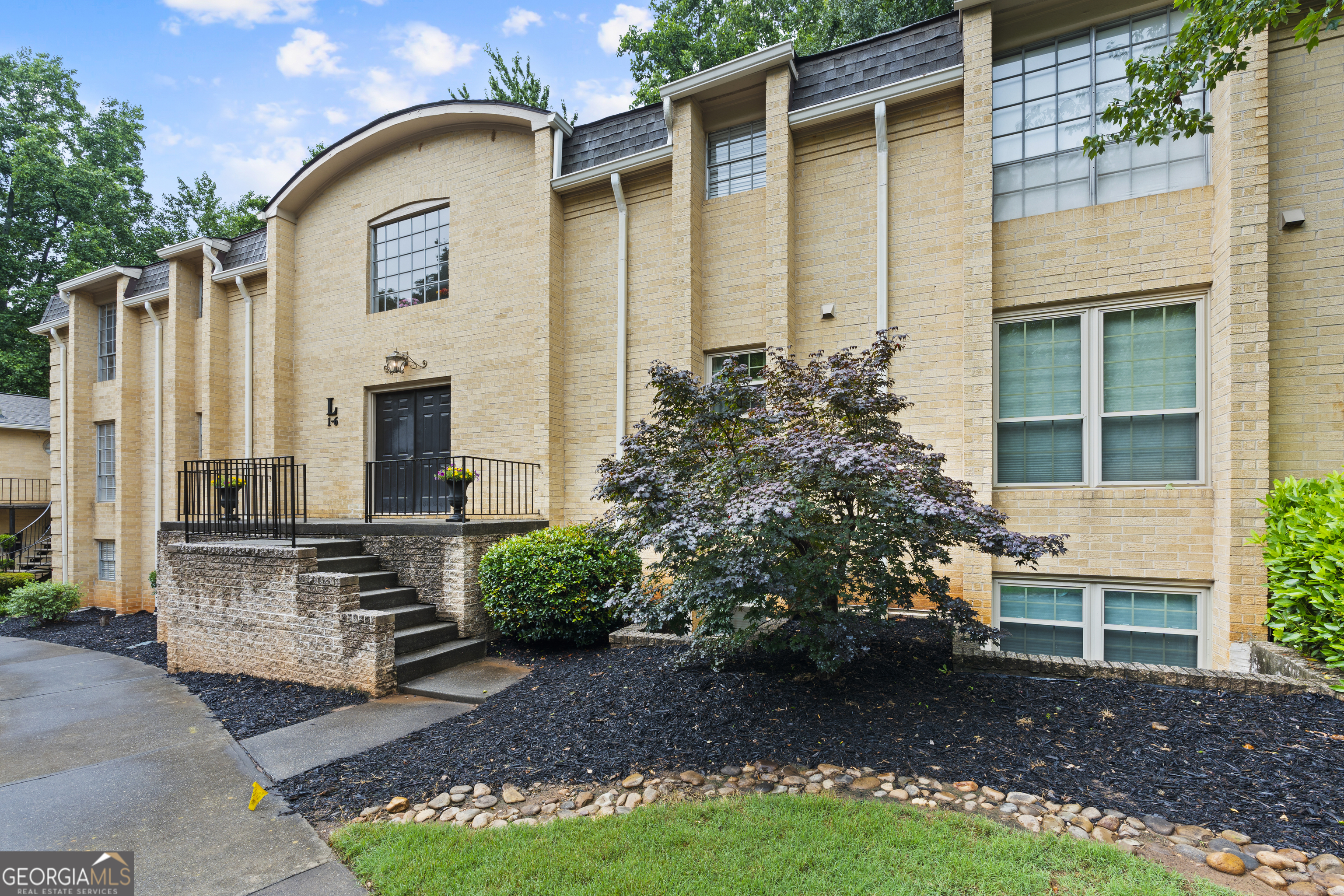 5400 Roswell Road Apt 6 Property Photo 1