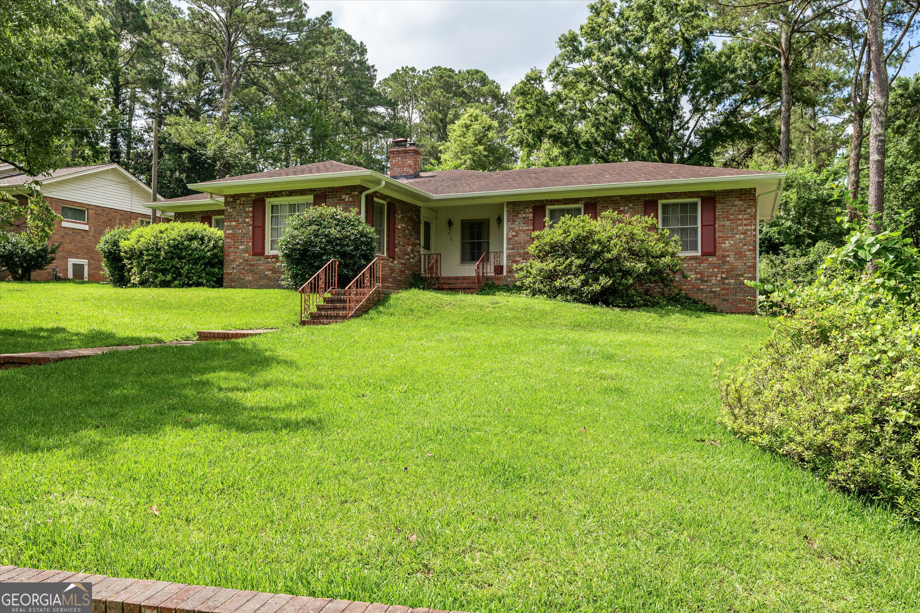 214 W Sunset Drive Property Photo 1