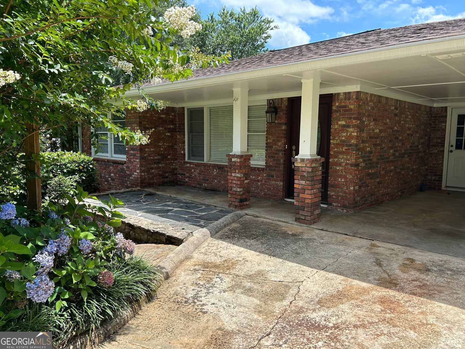 2711 Fairlane Drive Property Photo 1