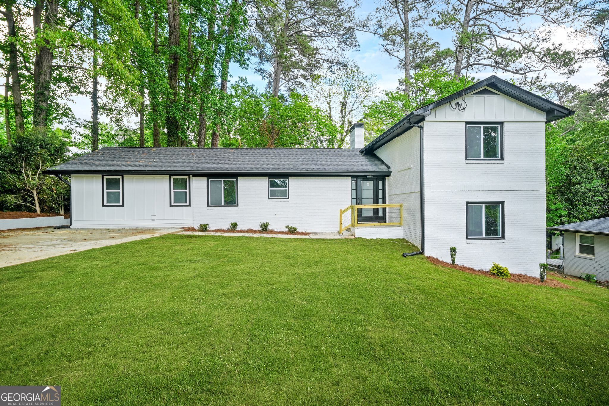 2813 Hillside Road Se Property Photo 1