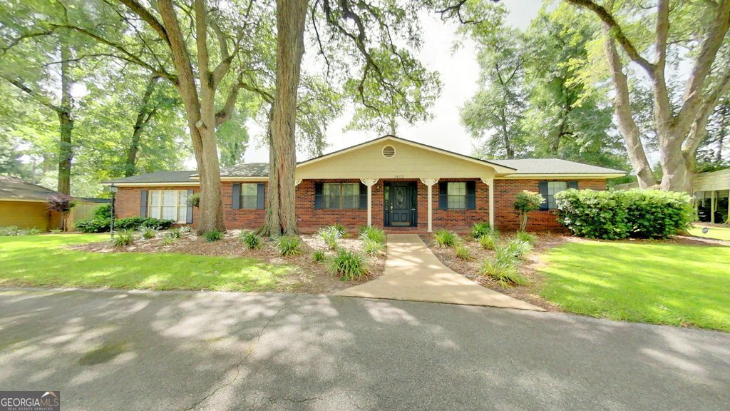 1402 Pineland Drive Property Photo 1