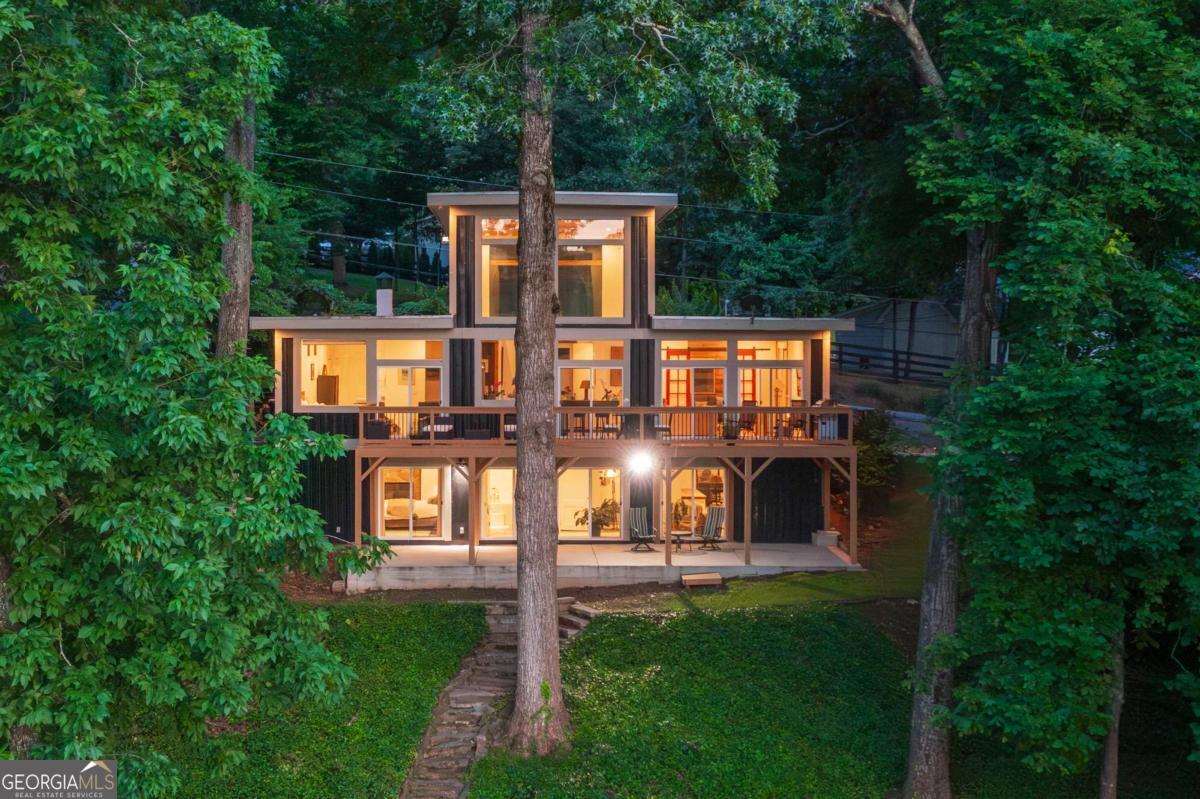 132 Lakeshore Drive Property Photo 1