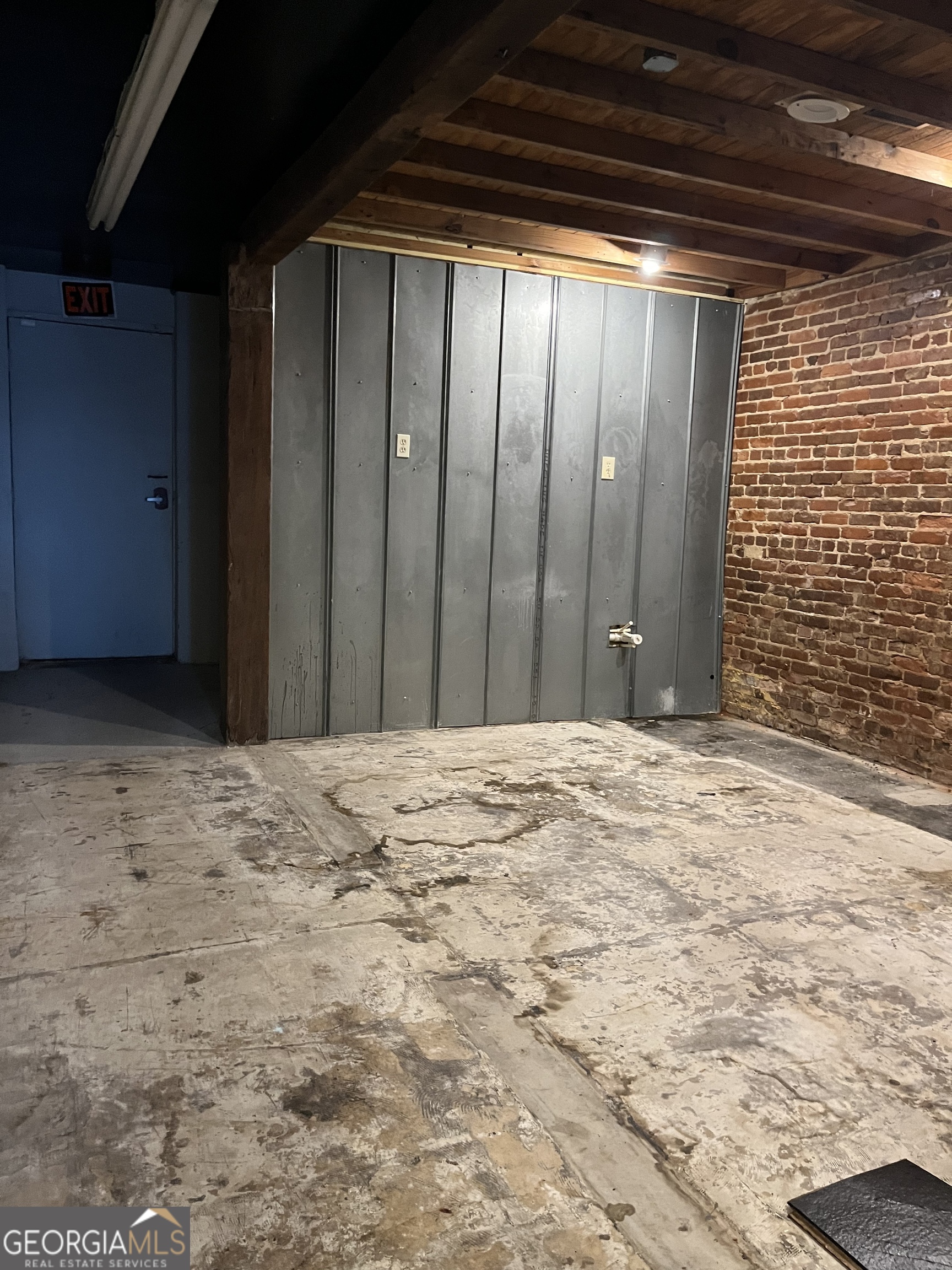 129 W Main Street Property Photo 6
