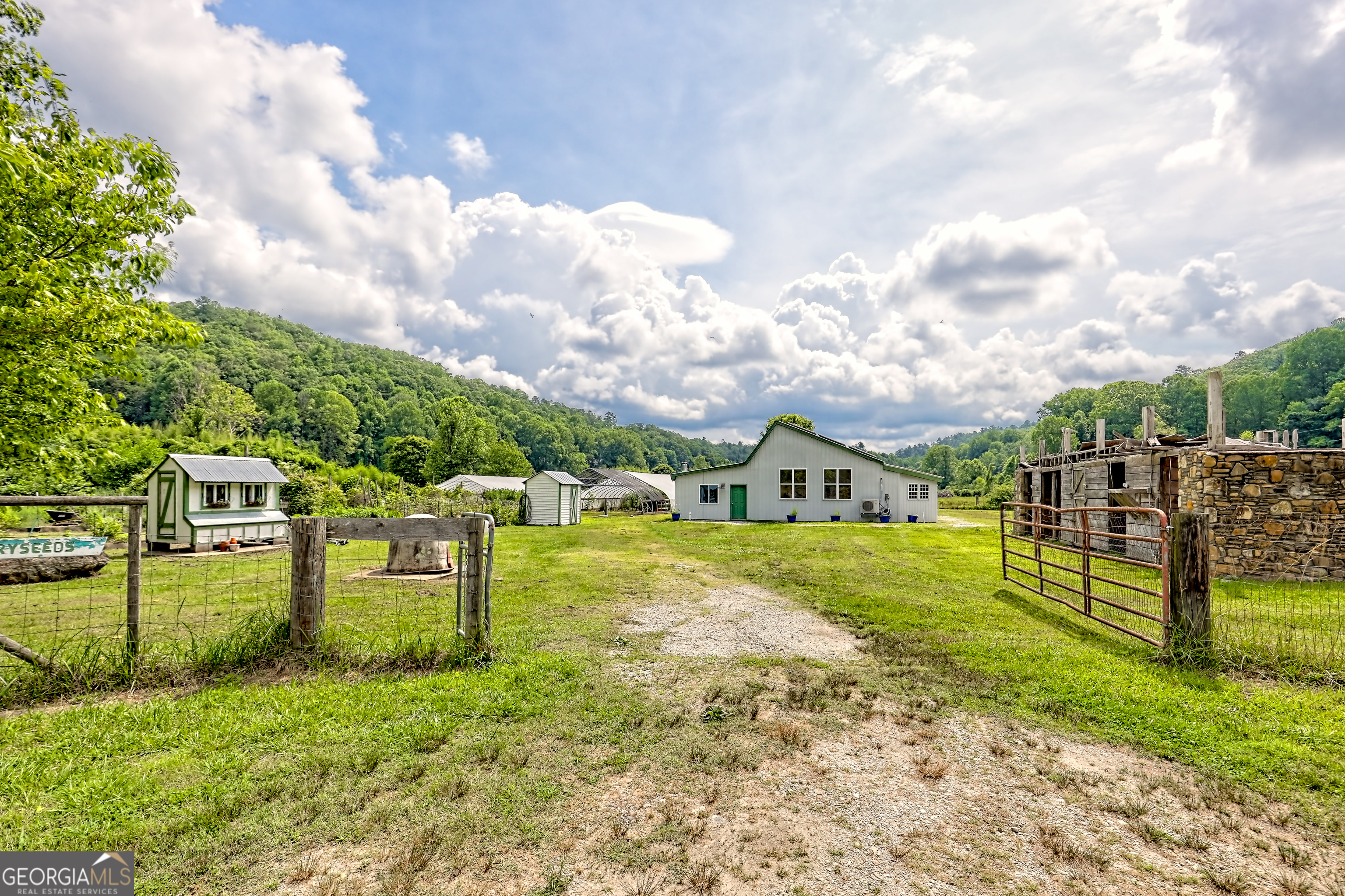 595 Jim Mccrackin Road Property Photo 1