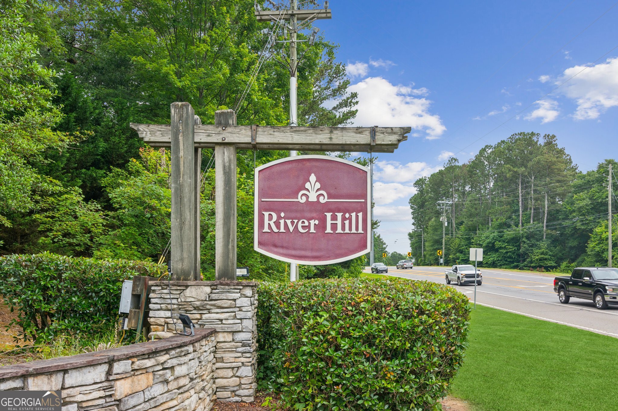 8085 River Chase Drive Property Photo 1