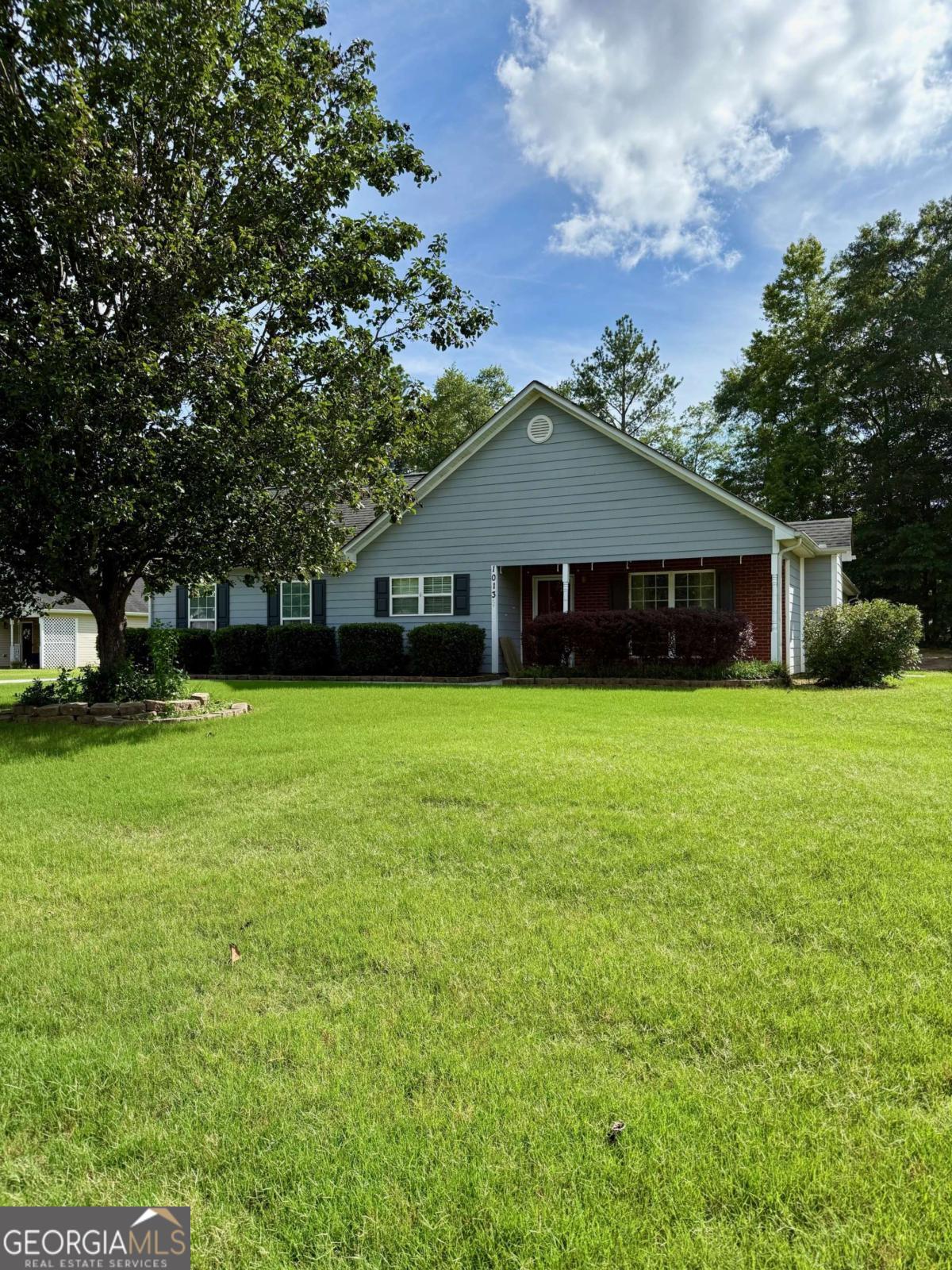 1013 Navaho Trail Property Photo 1