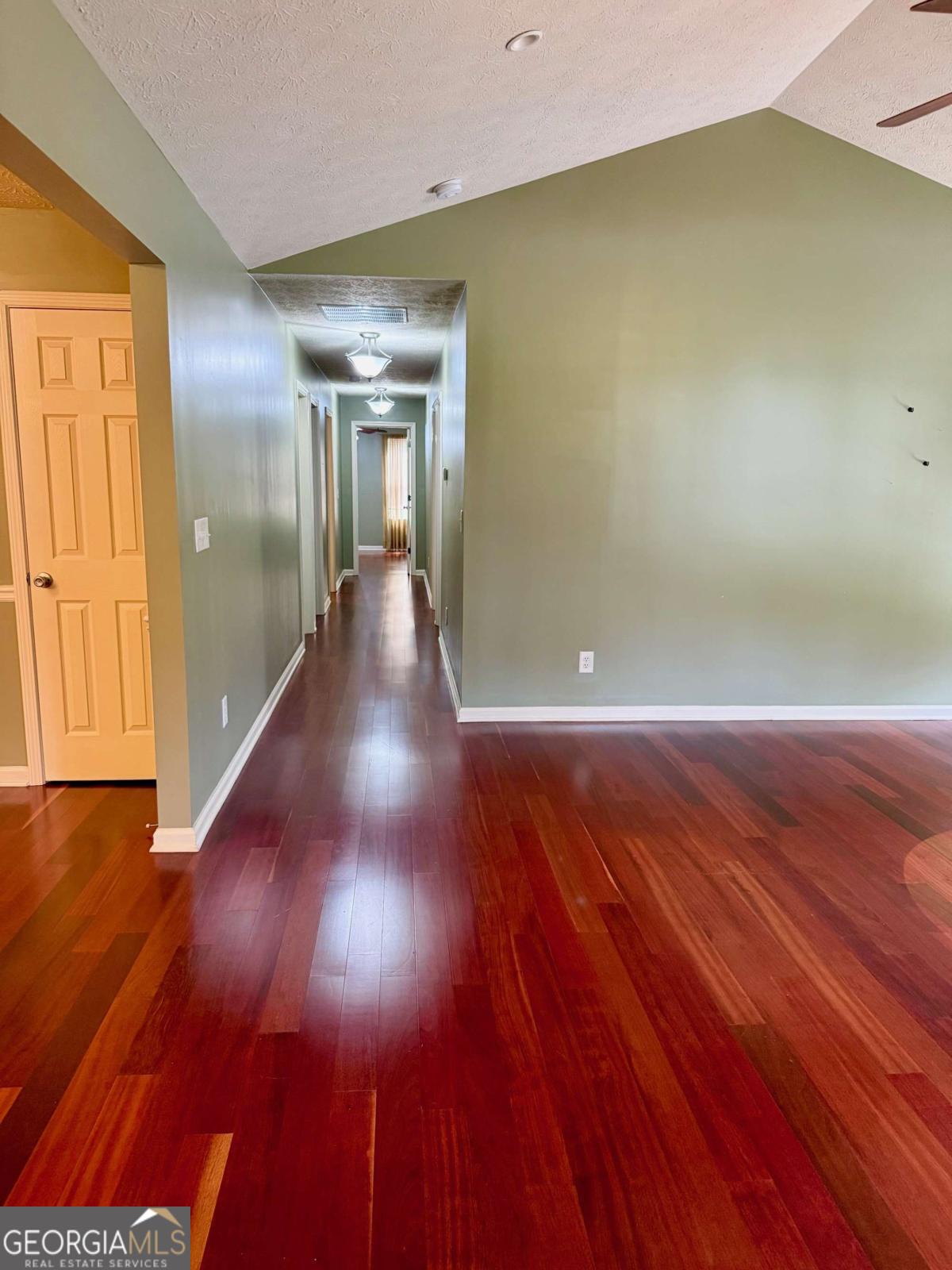 1013 Navaho Trail Property Photo 4