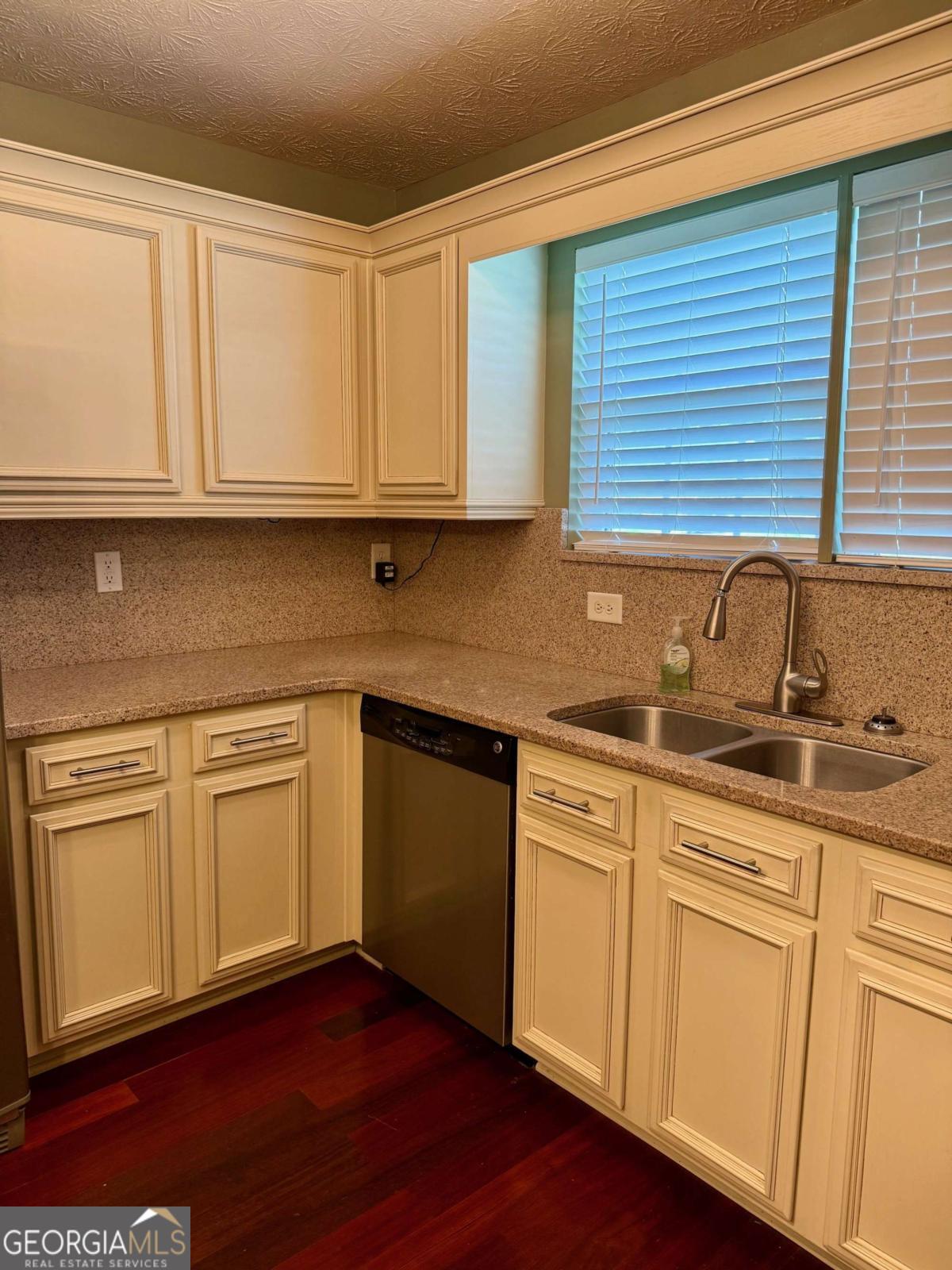 1013 Navaho Trail Property Photo 15