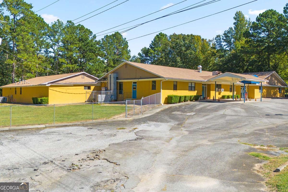 4433 Roundfield Road Property Photo 2