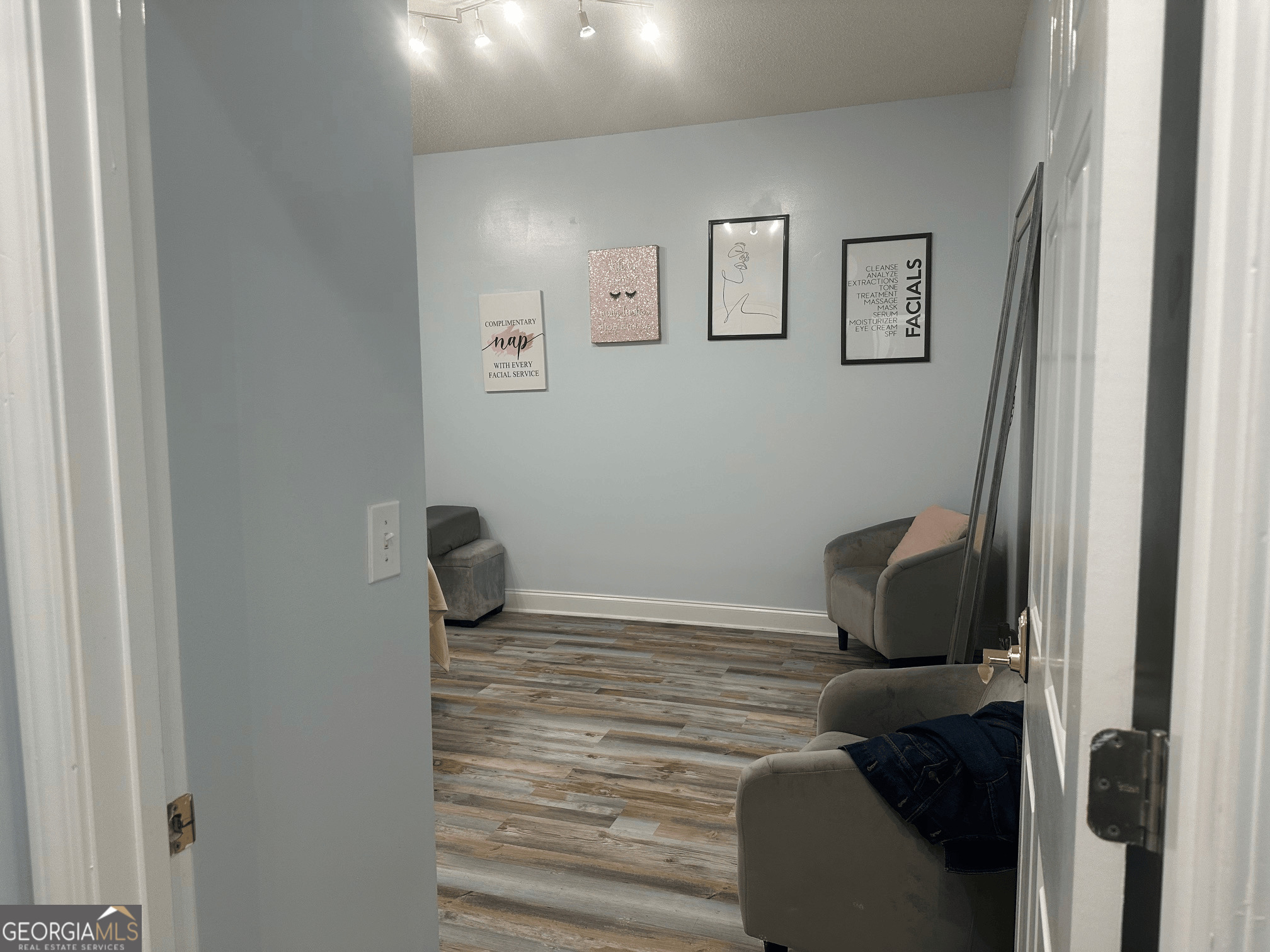 807 Pavilion Court Property Photo 10