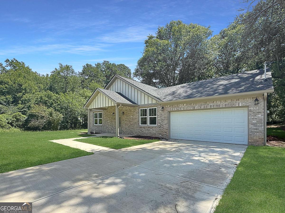 243 Roxbury Drive Property Photo 1