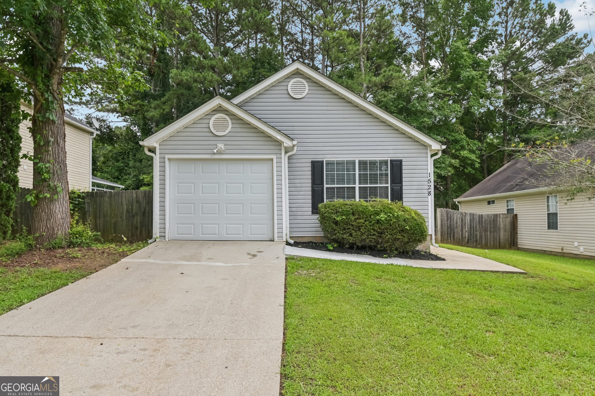1528 Wembley Drive Property Photo 1