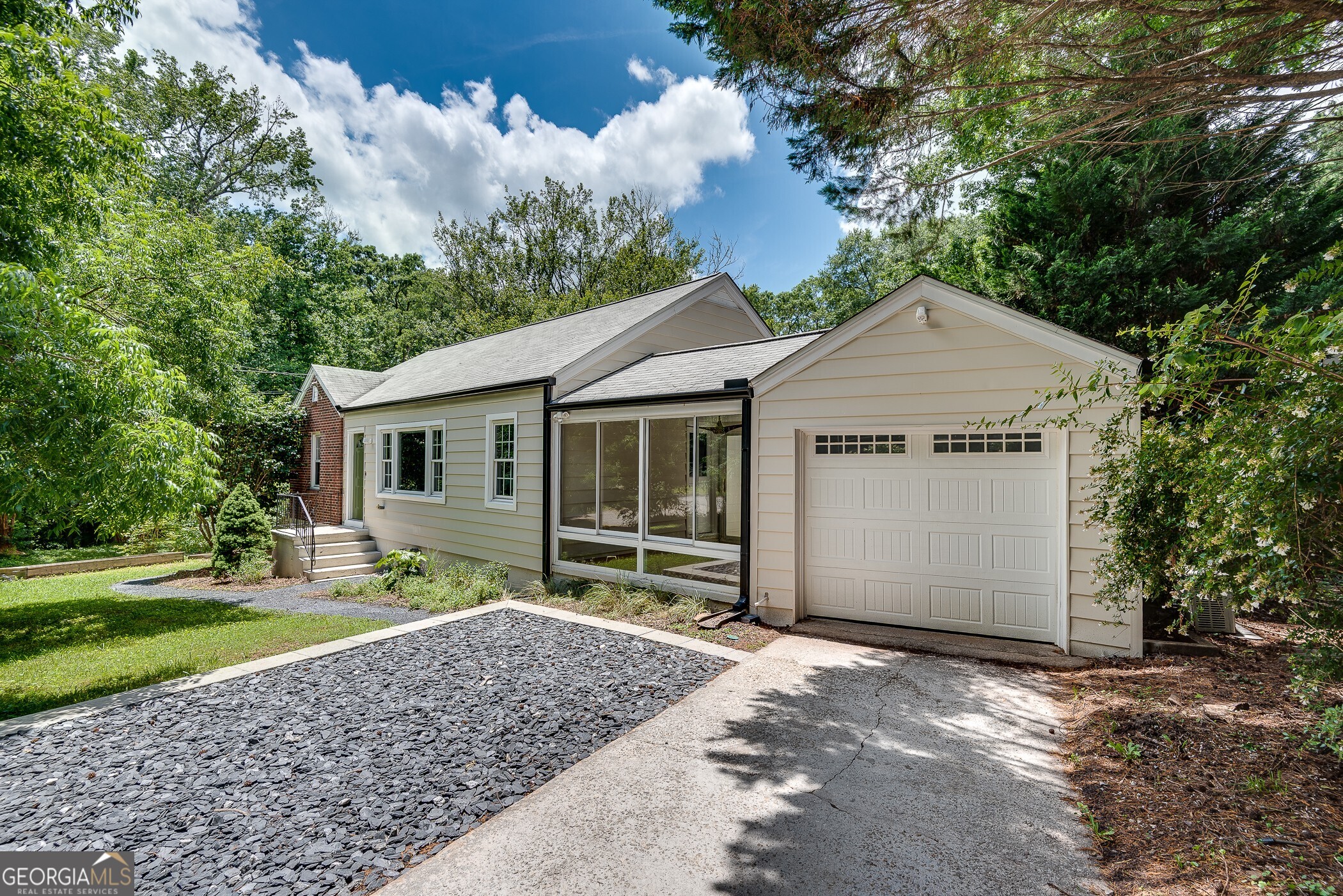 1131 Forrest Boulevard Property Photo 1