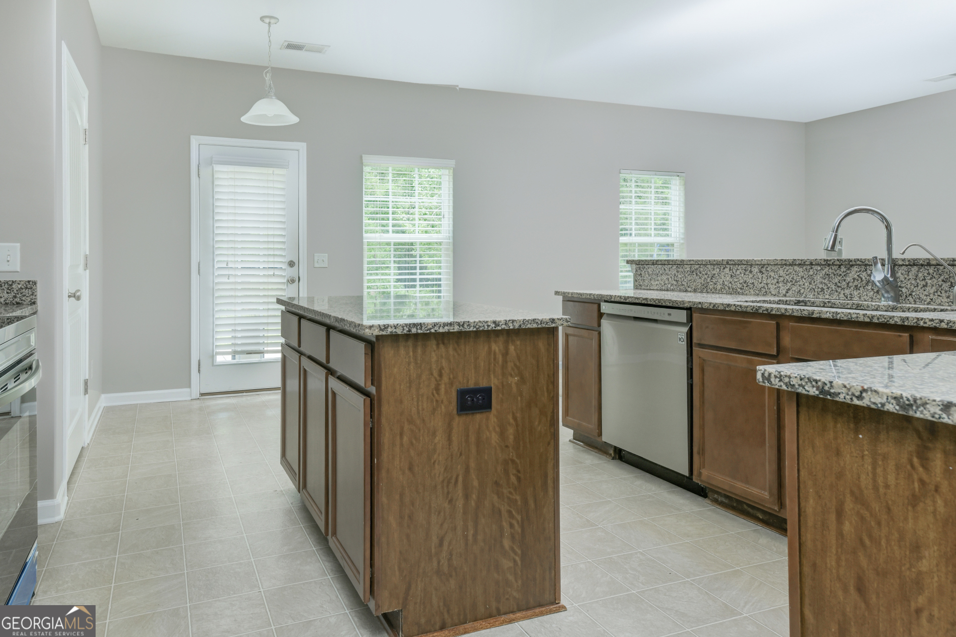 122 Brooklet Circle Property Photo 8