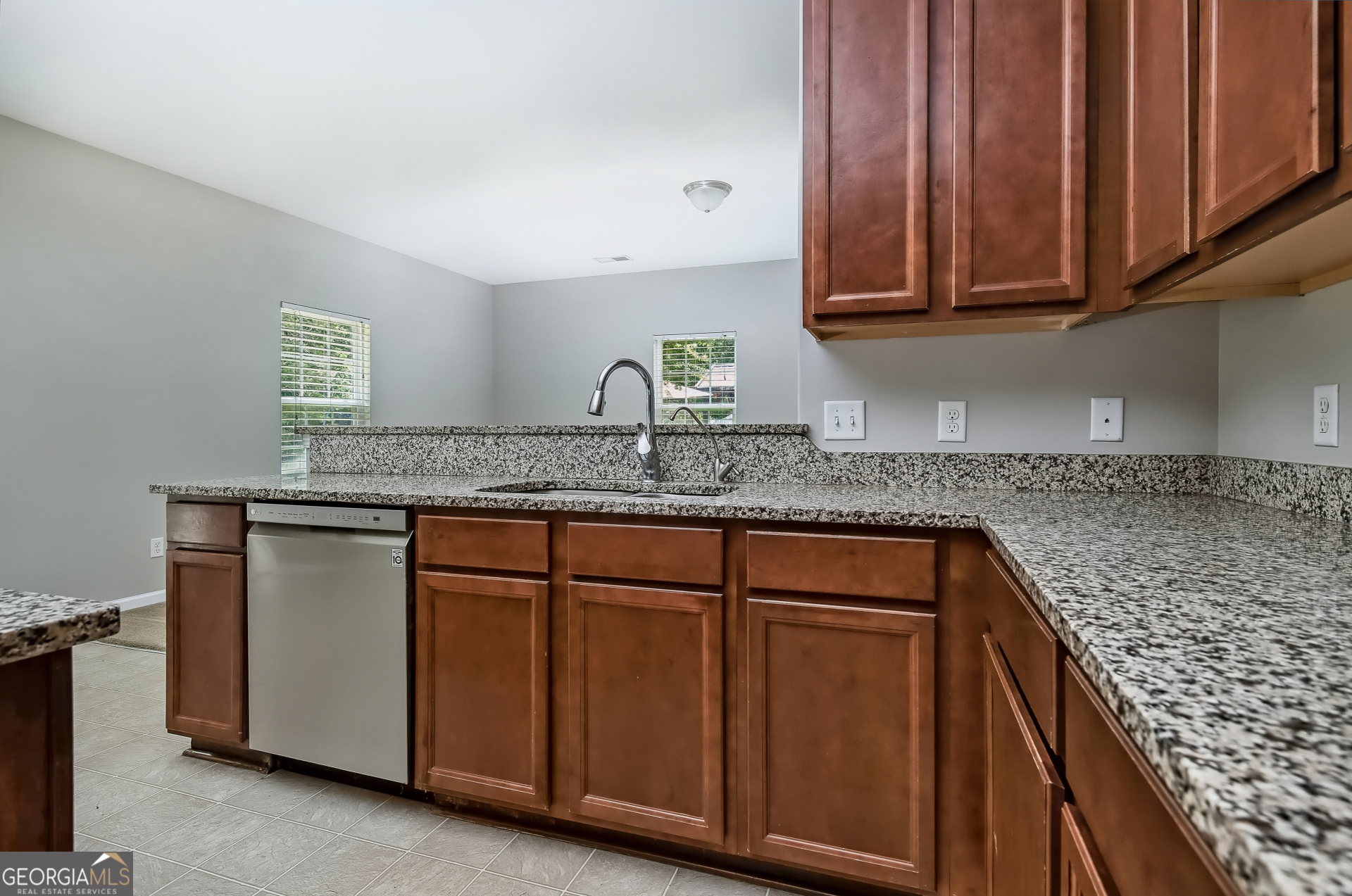 122 Brooklet Circle Property Photo 10