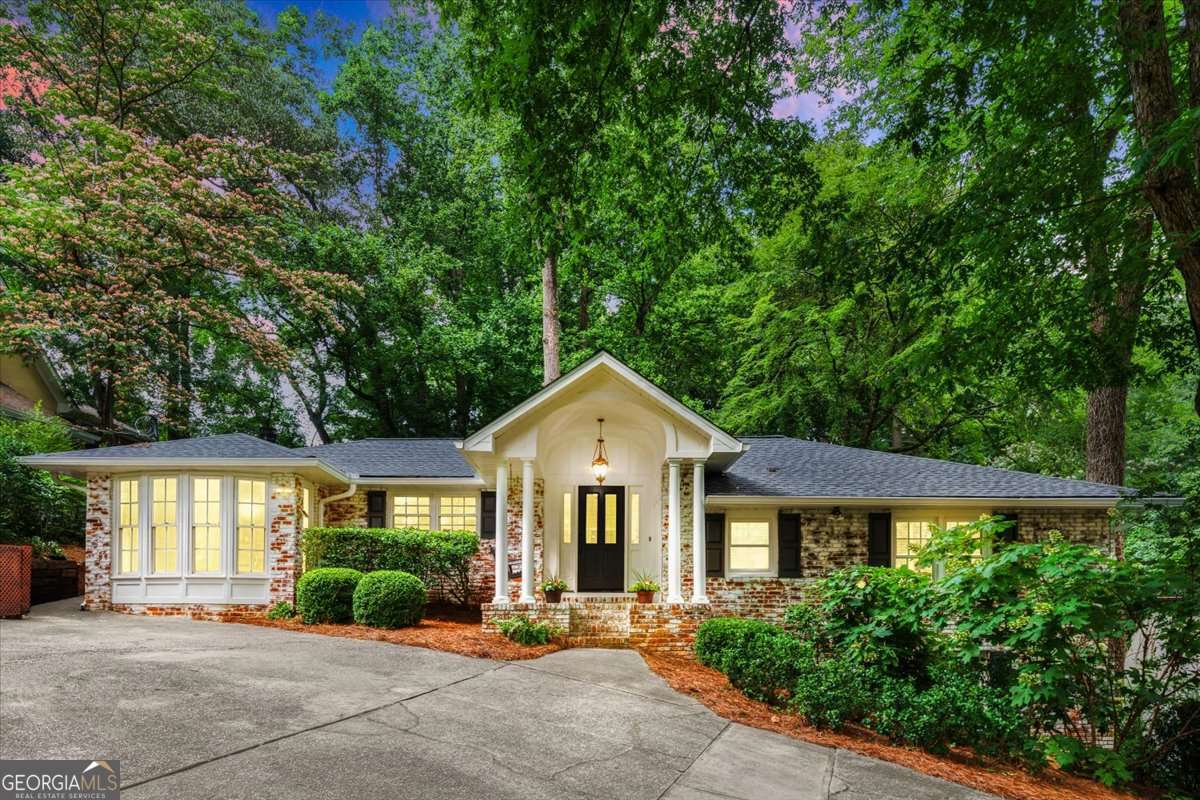 5114 N Ivy Road Ne Property Photo 1